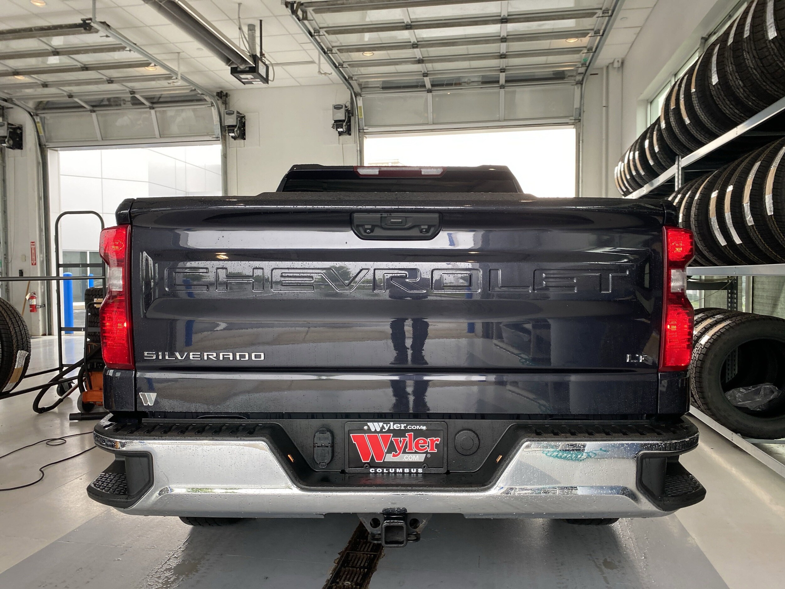 2023 Chevrolet Silverado 1500 LT1 photo 2