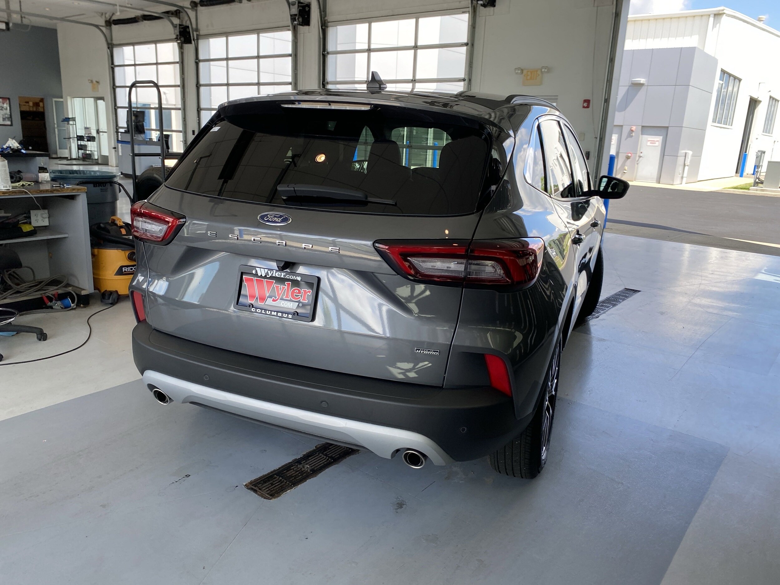 2024 Ford Escape Titanium photo 4