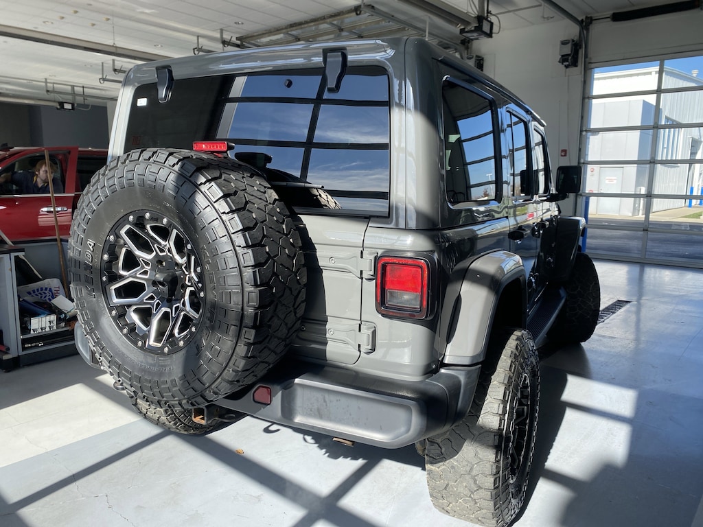 Used 2018 Jeep Wrangler Unlimited Sahara 4x4 SUV