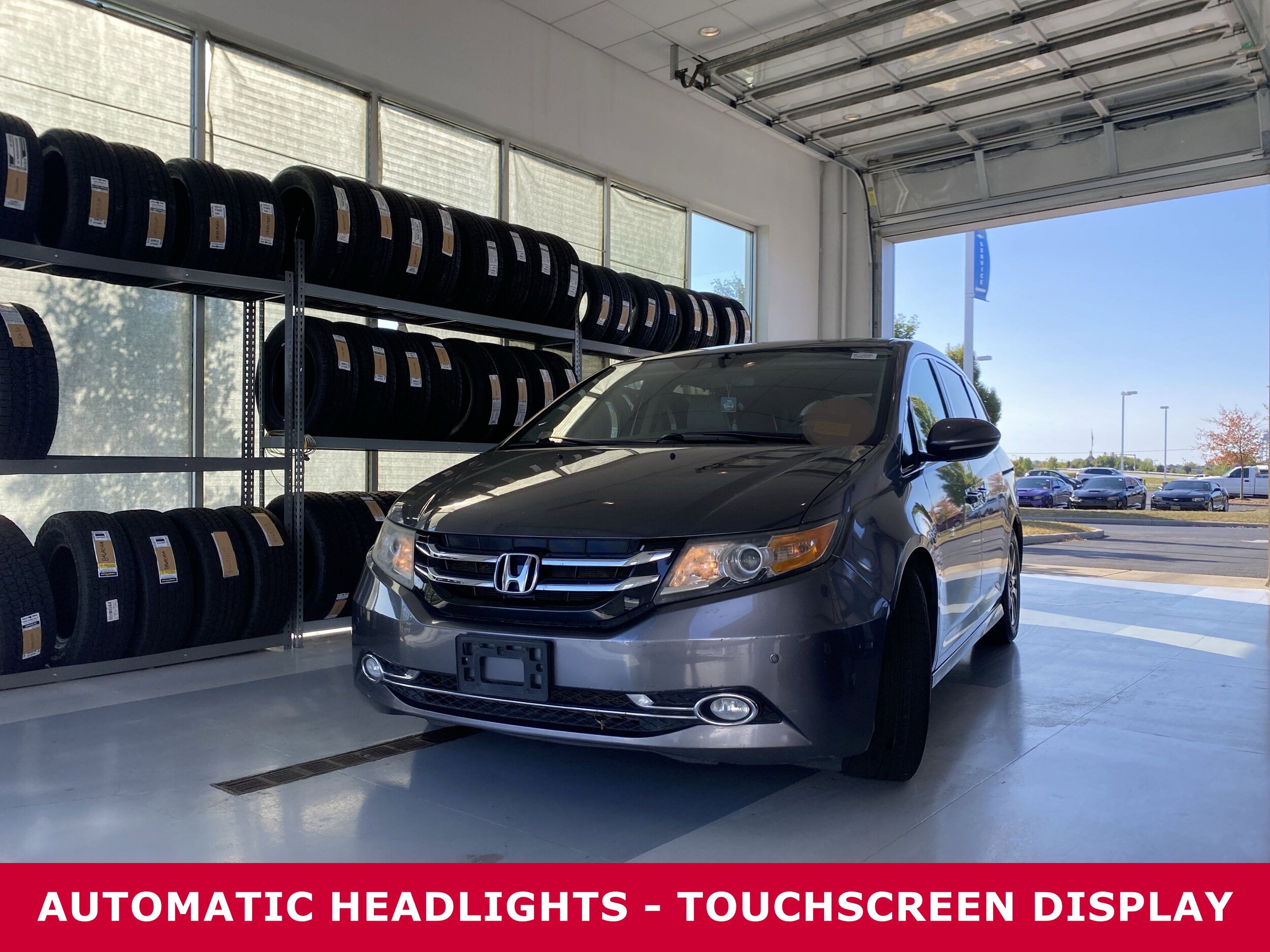 2017 Honda Odyssey Touring photo 2