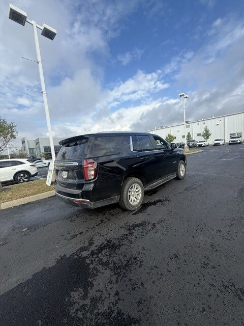 2023 Chevrolet Tahoe LT photo 2