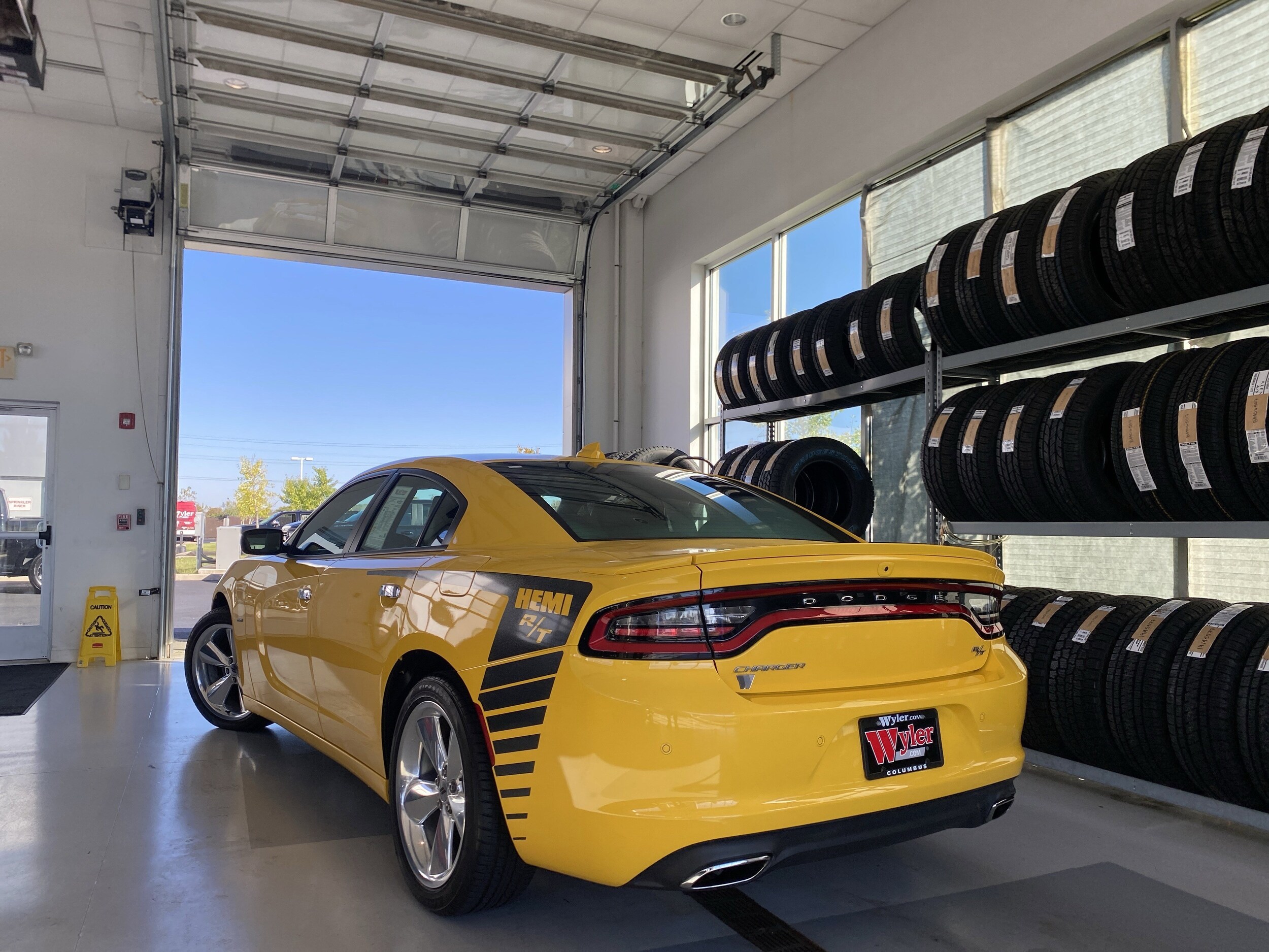 2017 Dodge Charger R/T photo 3
