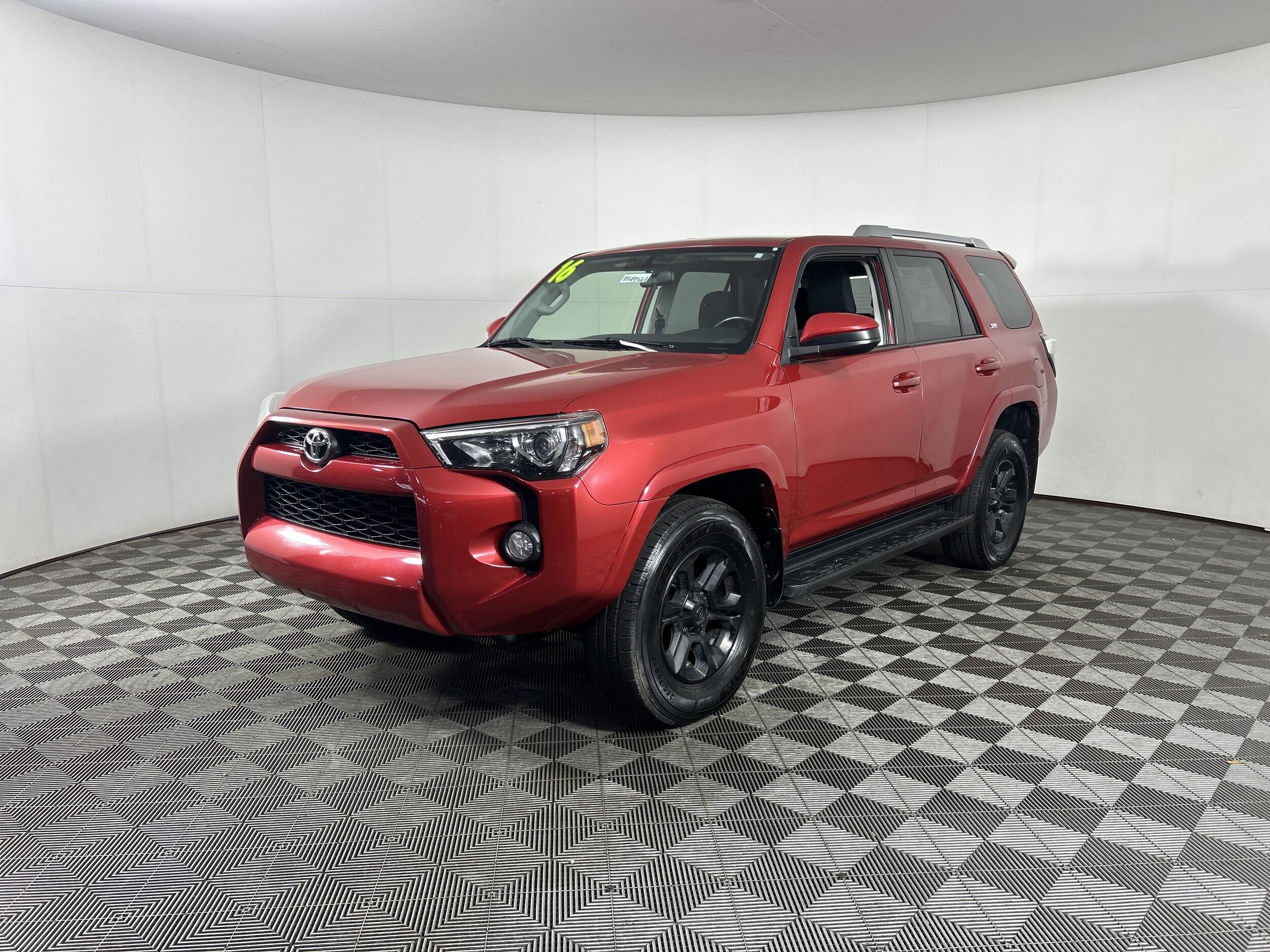2016 Toyota 4Runner SR5 photo 2