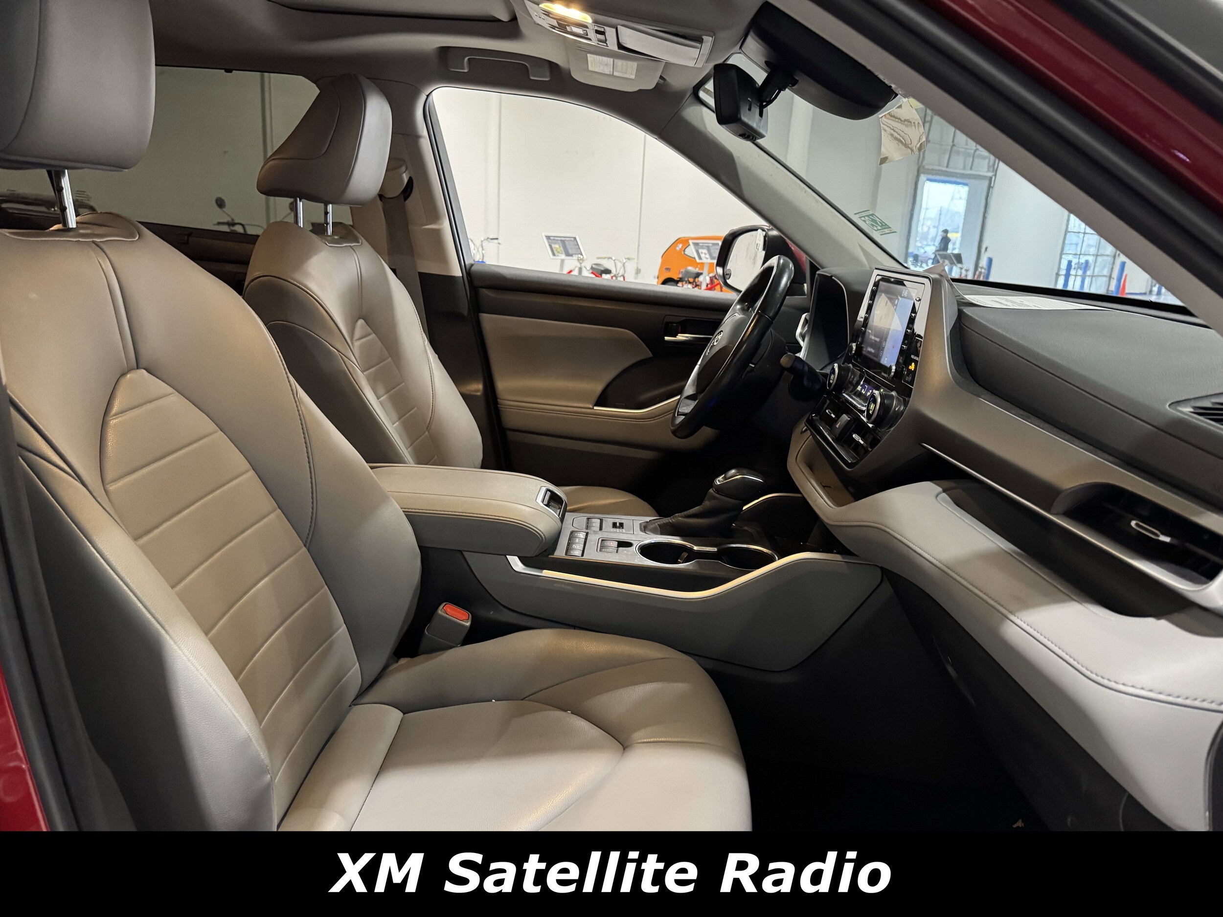 2020 Toyota Highlander XLE photo 3