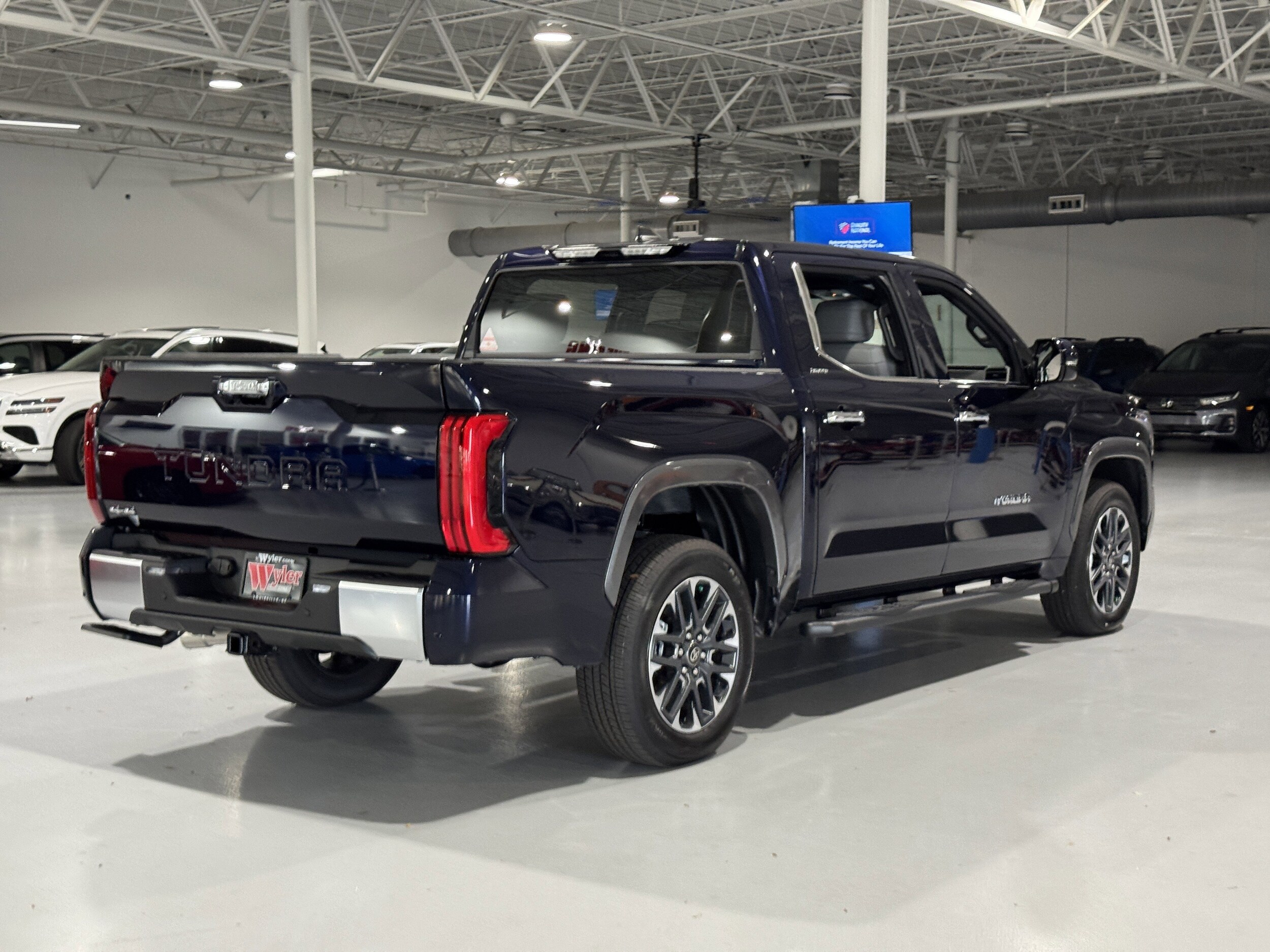 2025 Toyota Tundra Limited CrewMax photo 4
