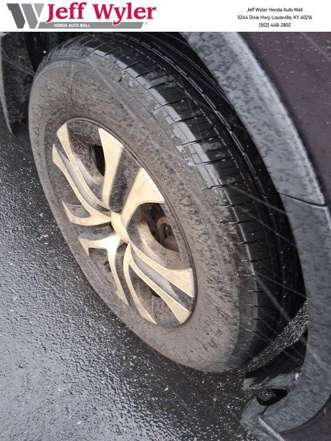 2017 Toyota RAV4 LE's photo