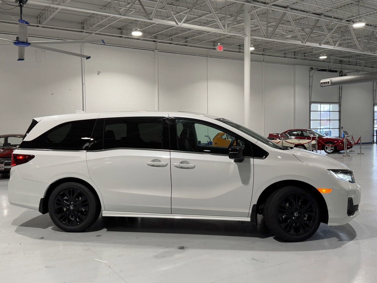 2026 Honda Odyssey photo 3