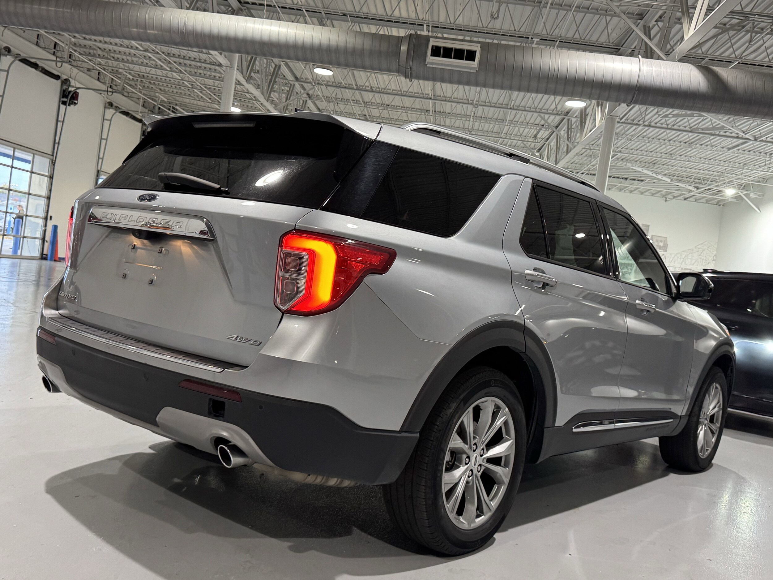 2023 Ford Explorer Limited photo 2