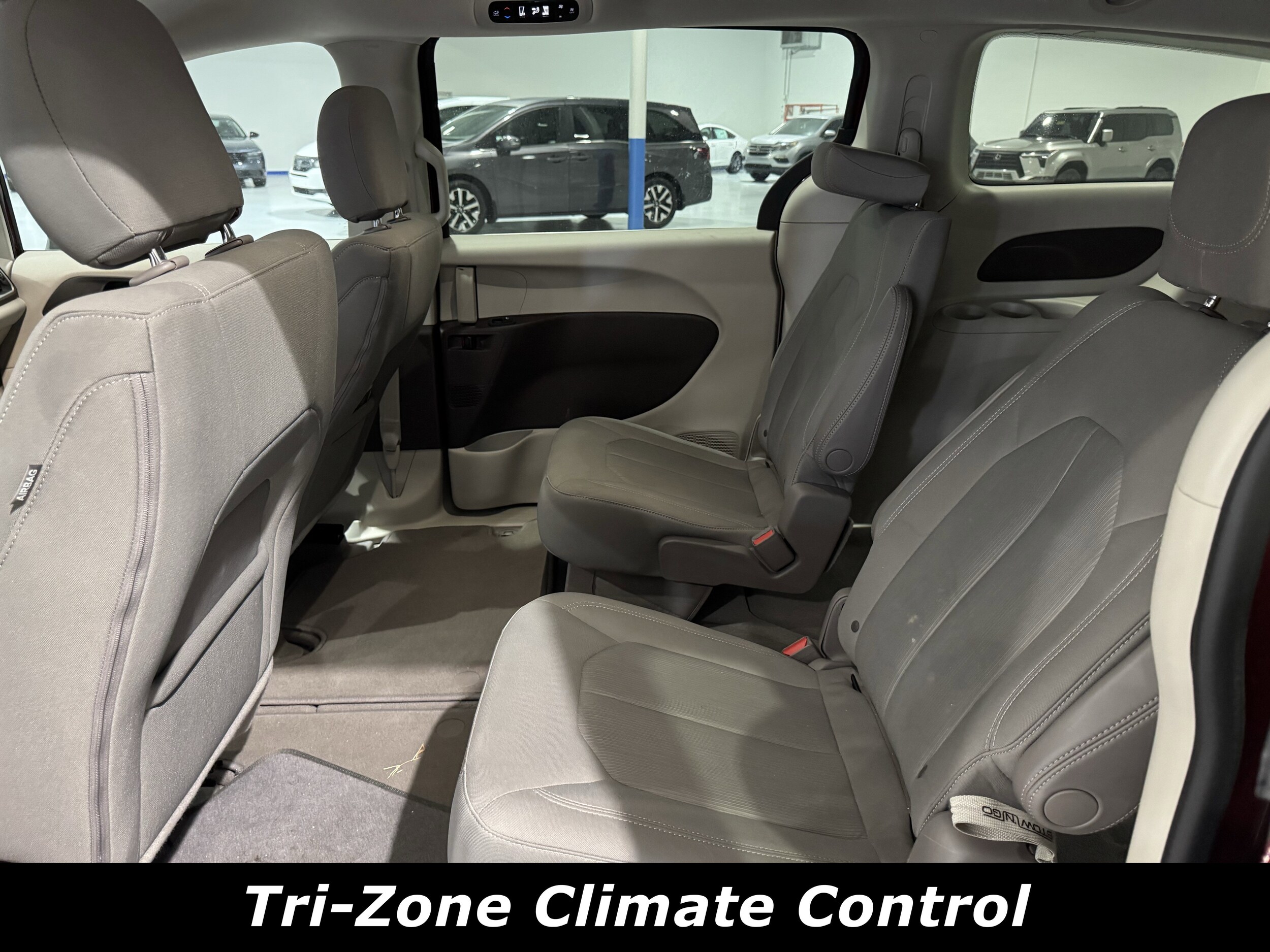 2017 Chrysler Pacifica LX photo 4