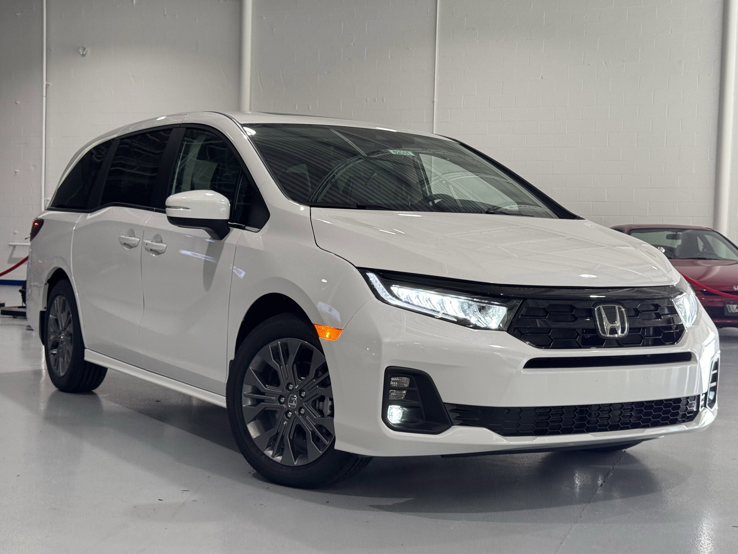 2026 Honda Odyssey Touring photo 2