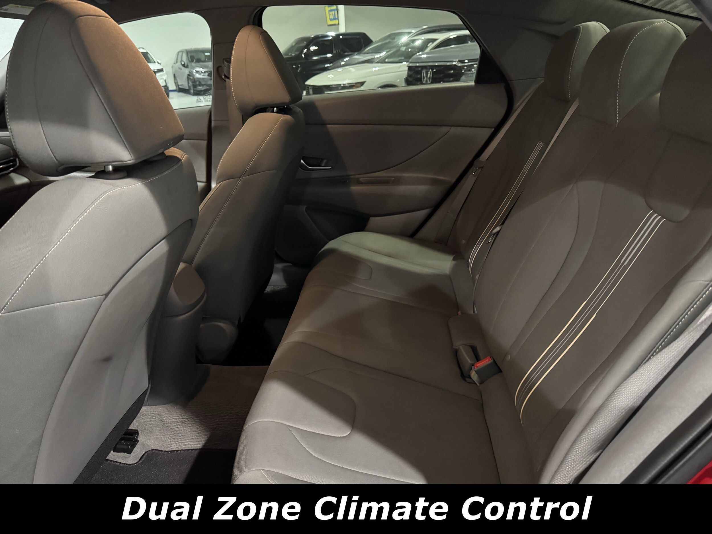 2023 Hyundai Elantra SEL photo 4