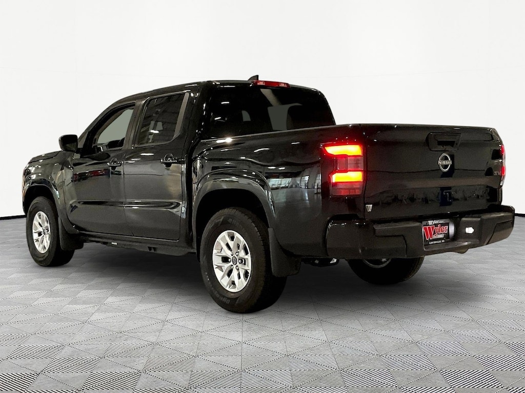 Used 2024 Nissan Frontier Crew Cab 4x2 SV Truck Crew Cab