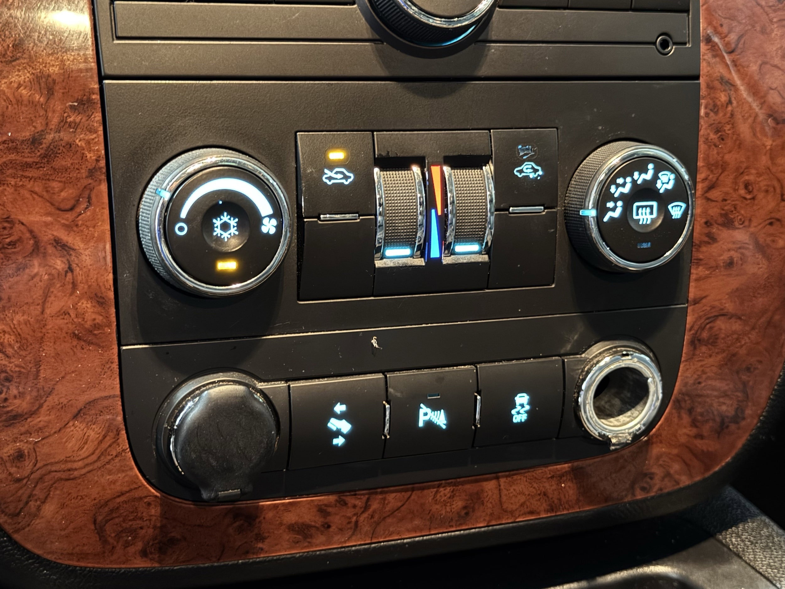 Image of 2013 Chevrolet Avalanche 2WD Crew Cab LS Truck