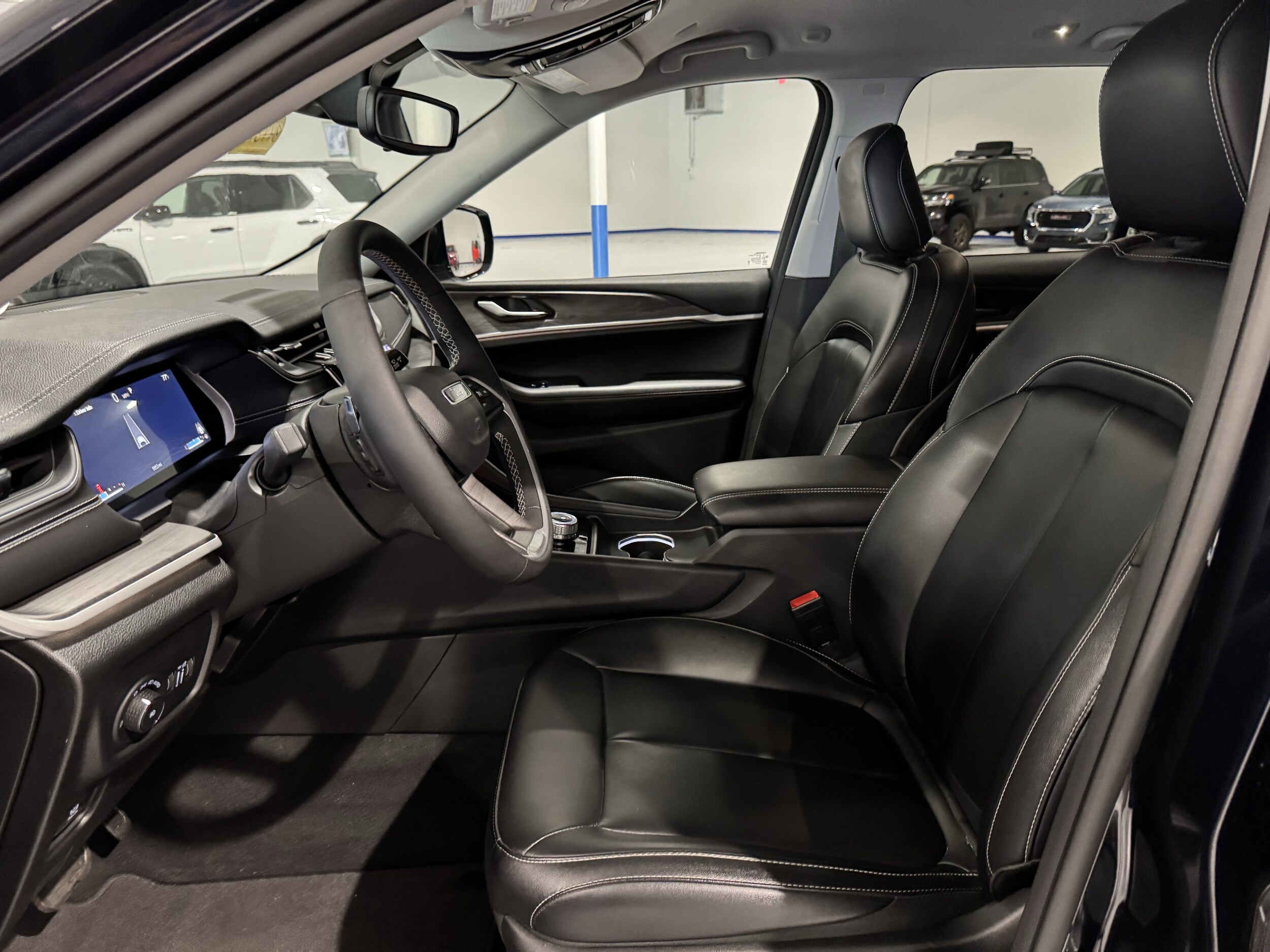2023 Jeep Grand Cherokee Limited photo 2
