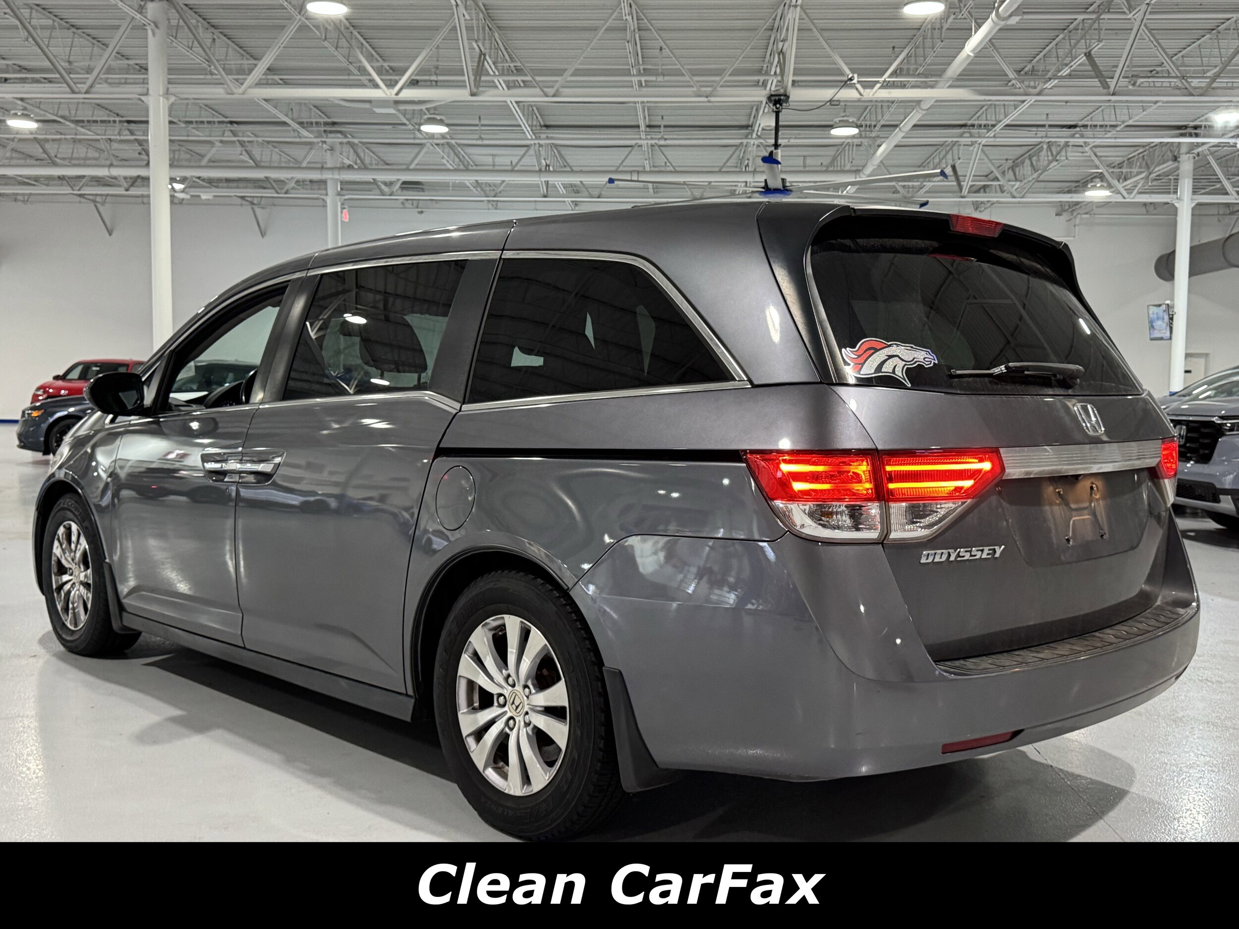 2016 Honda Odyssey photo 2