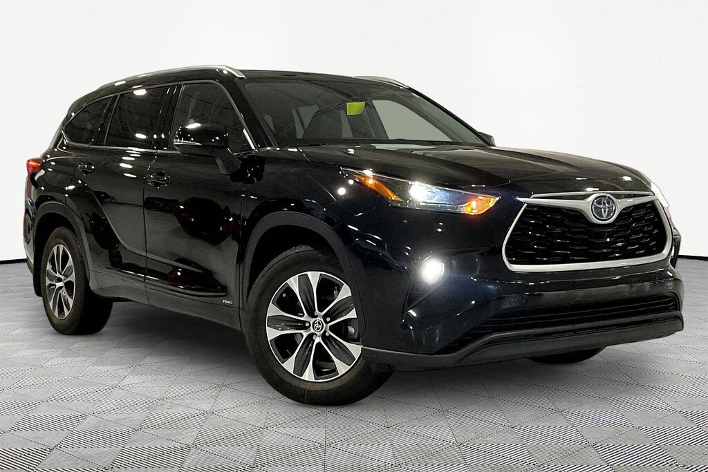 Used 2022 Toyota Highlander Hybrid XLE AWD SUV