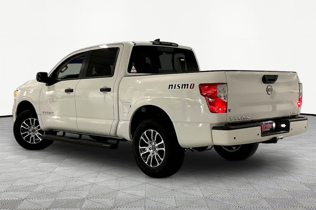 Used 2024 Nissan Titan 4x4 Crew Cab SV Truck Crew Cab