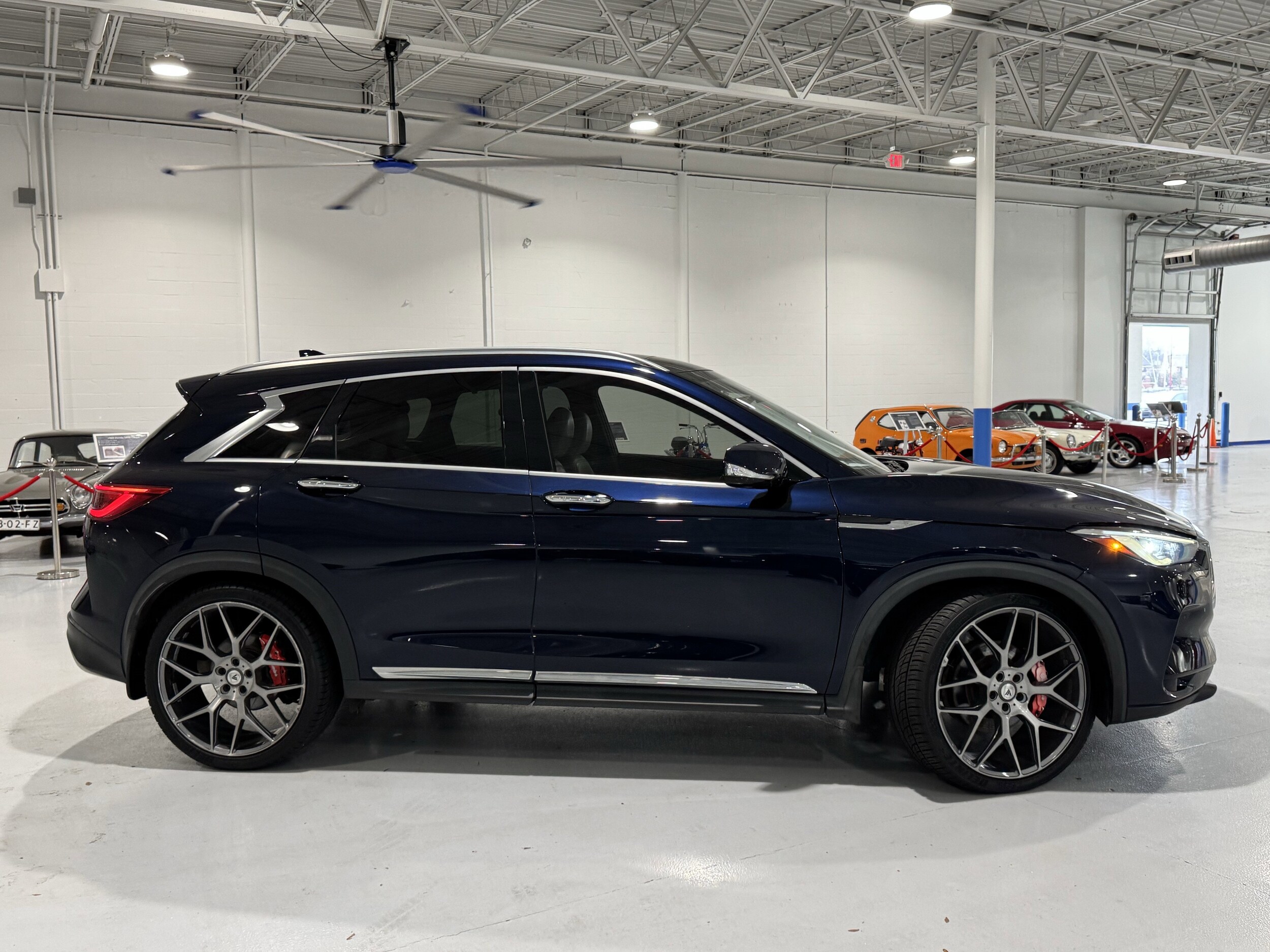 2019 Infiniti QX50 Essential AWD photo 2