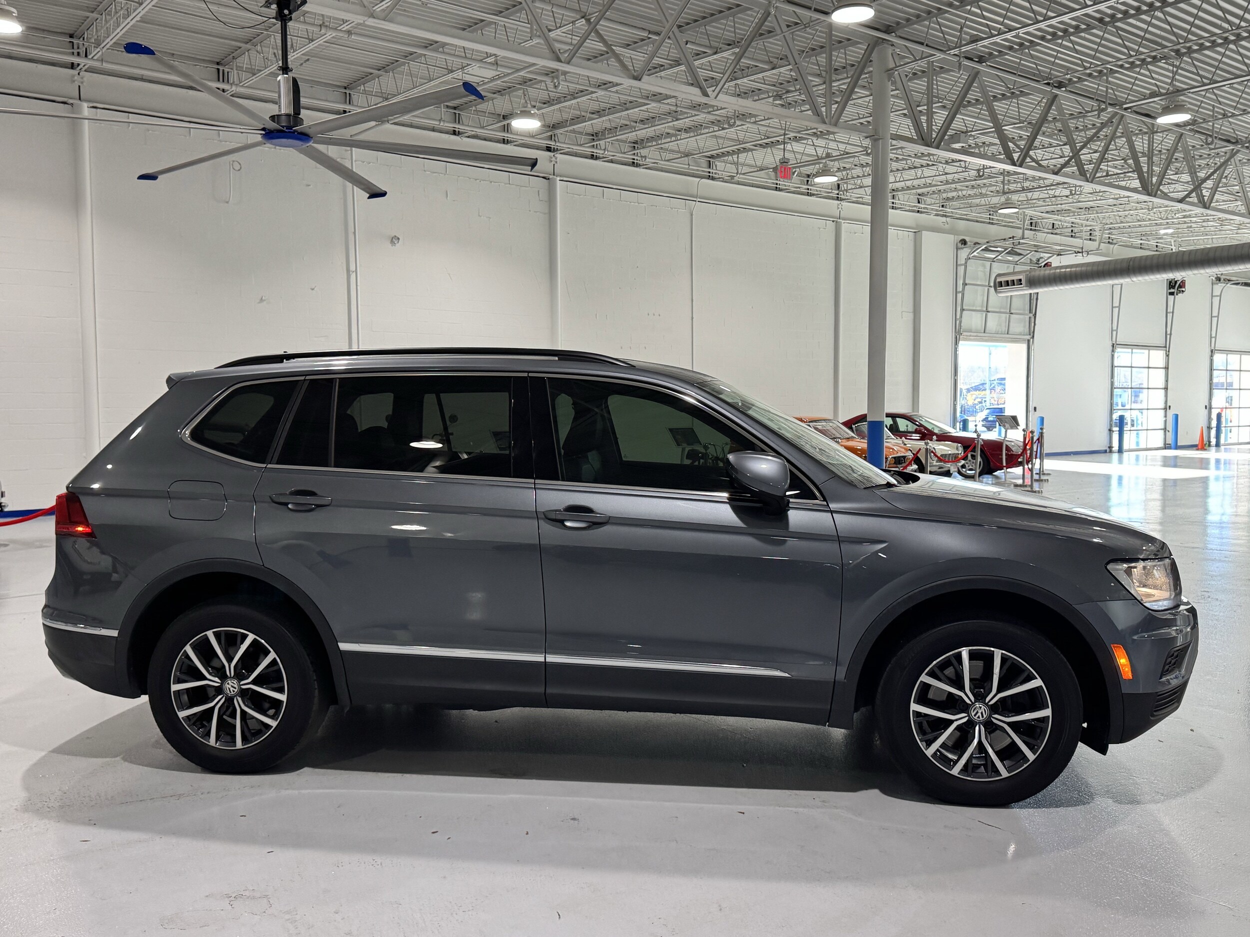 2020 Volkswagen Tiguan SE photo 2