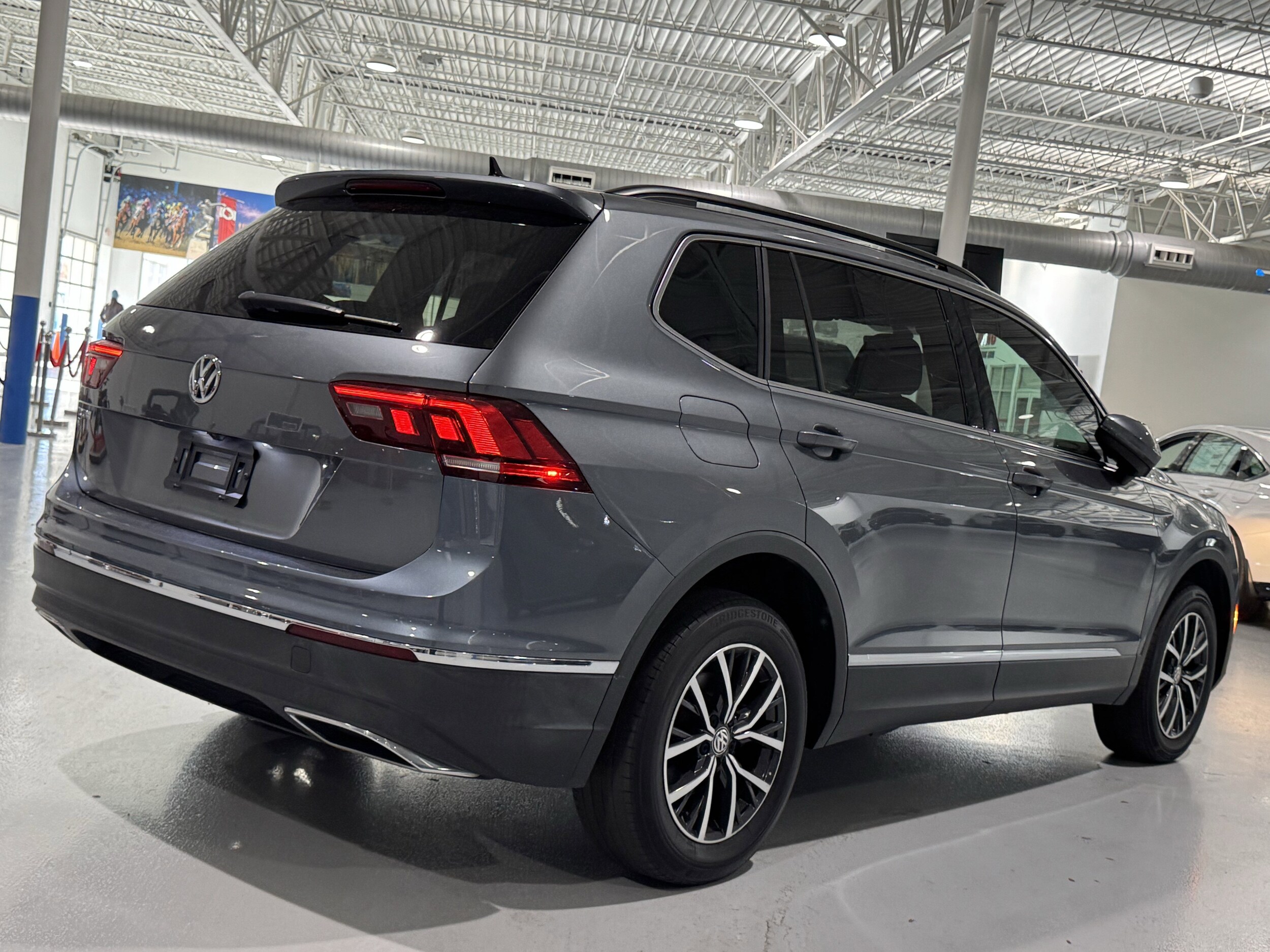2020 Volkswagen Tiguan SE photo 3
