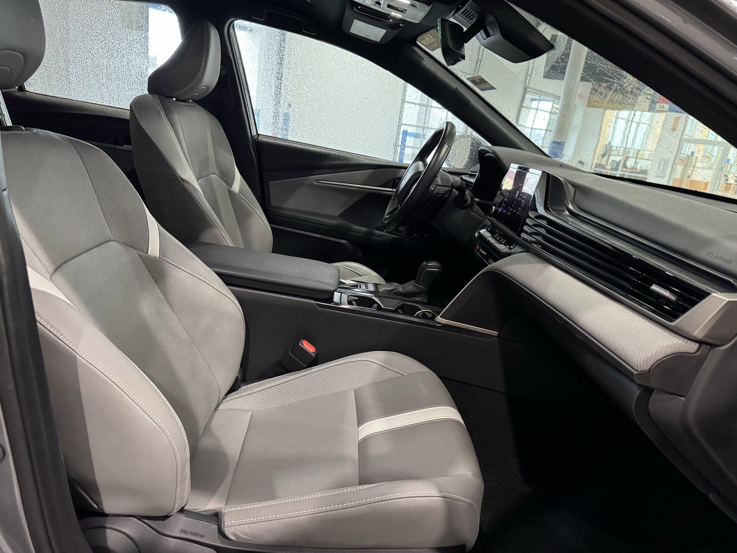 2025 Toyota Camry SE photo 4