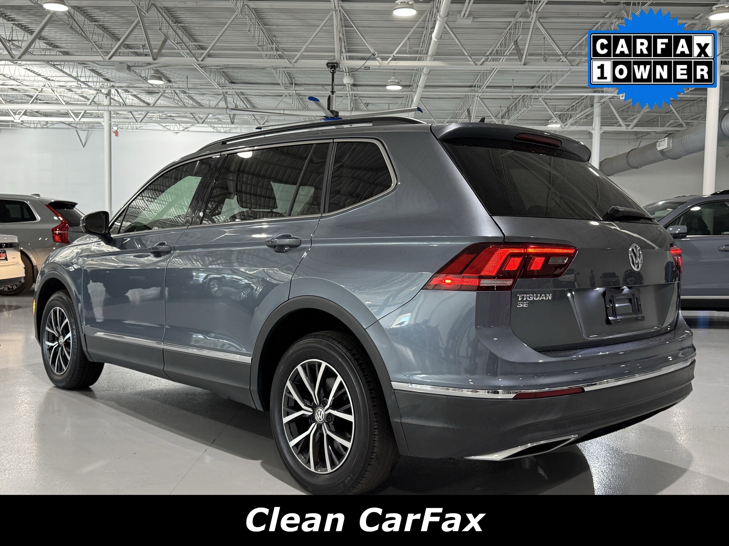 2020 Volkswagen Tiguan SE photo 2