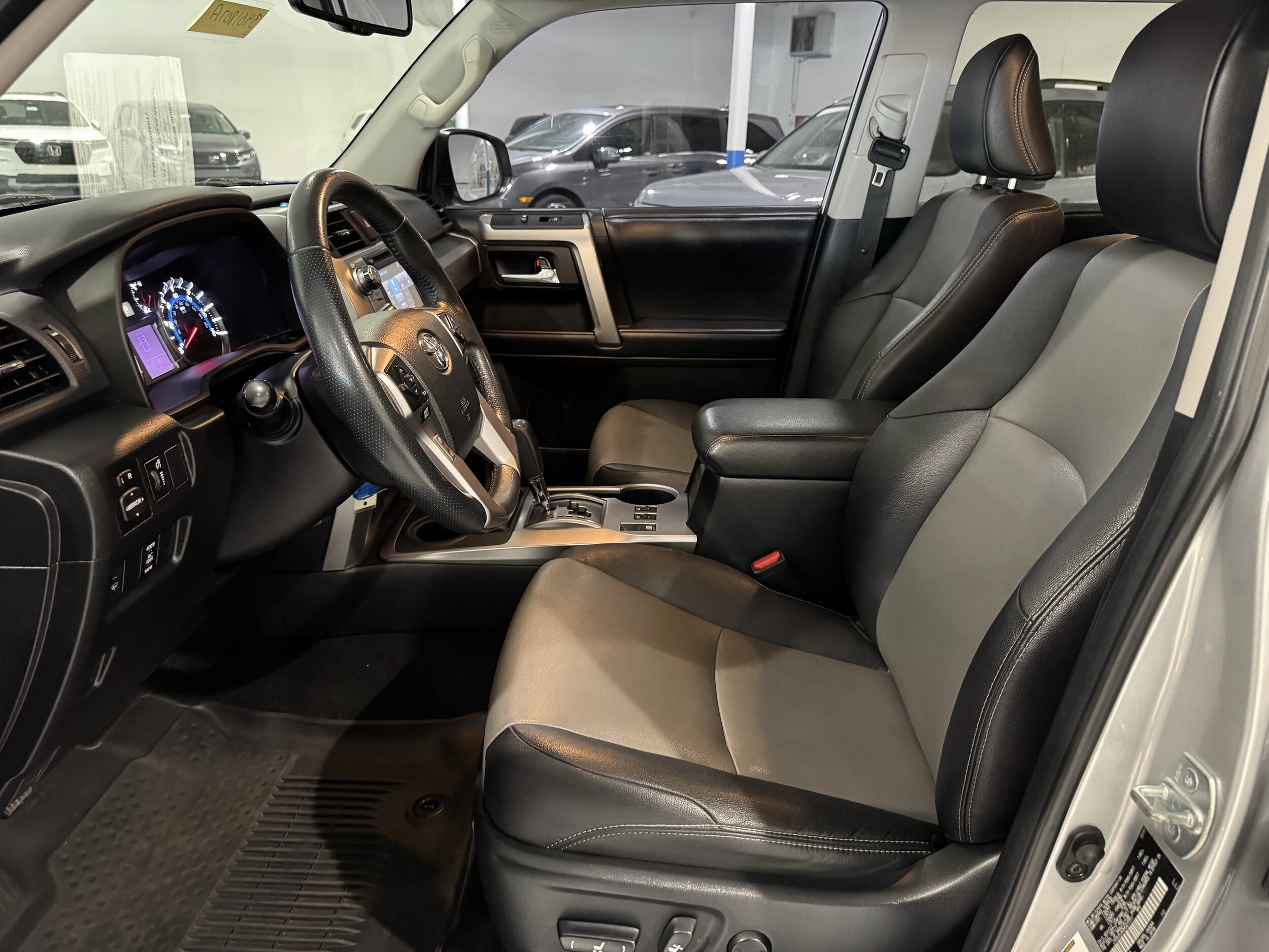 2017 Toyota 4Runner SR5 Premium photo 3