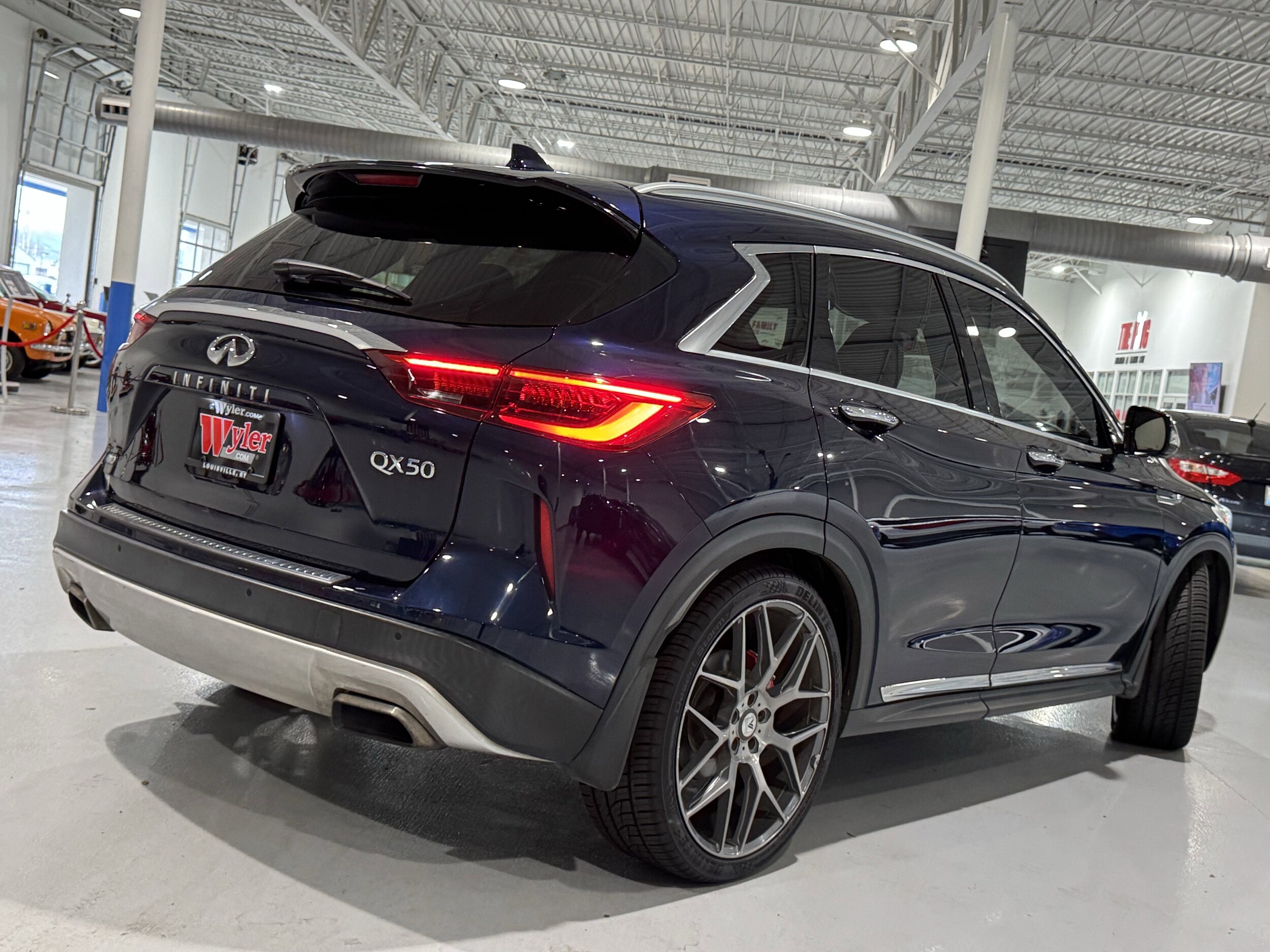 2019 Infiniti QX50 Essential AWD photo 3