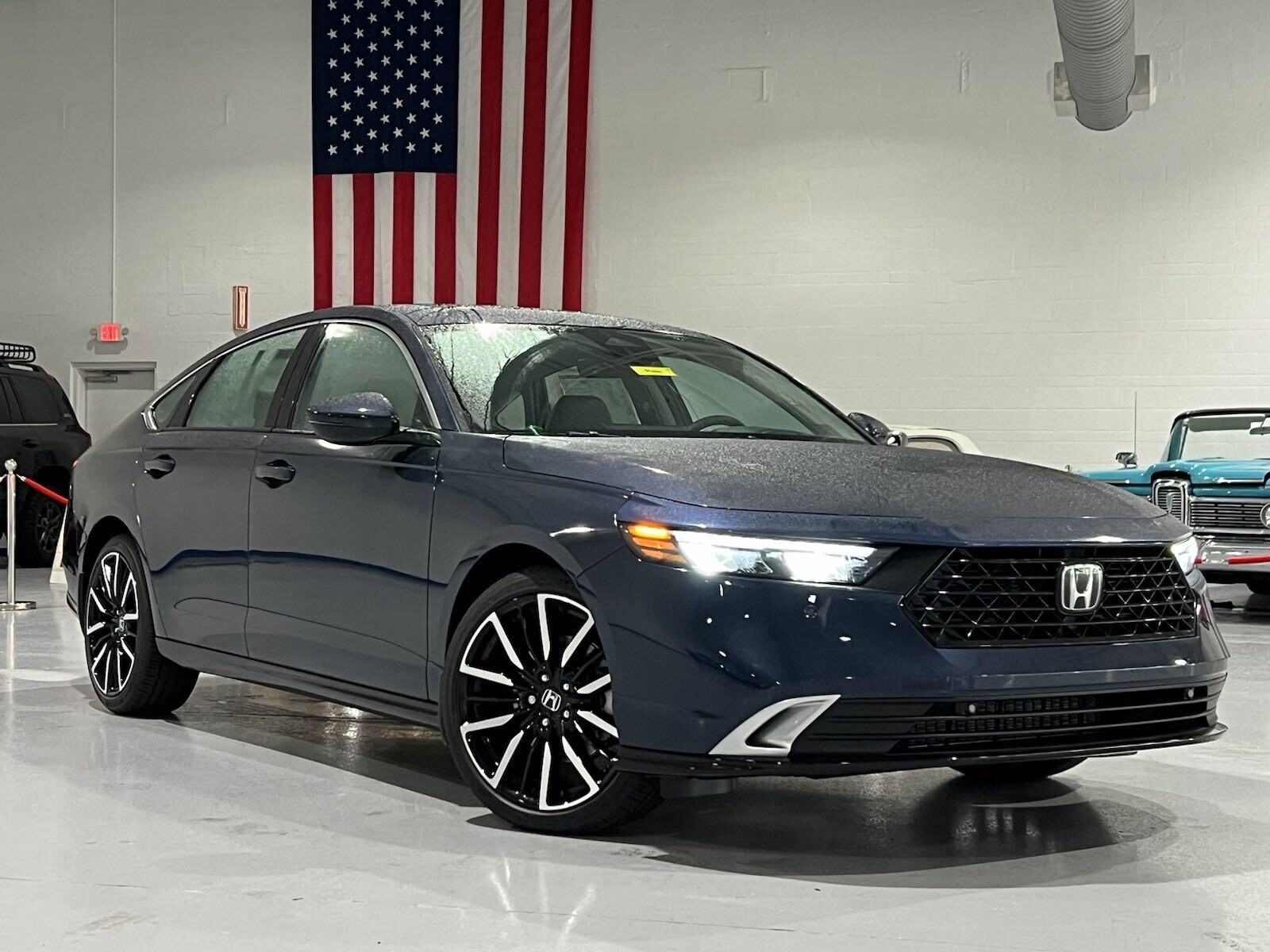 2025 Honda Accord Hybrid Touring photo 2