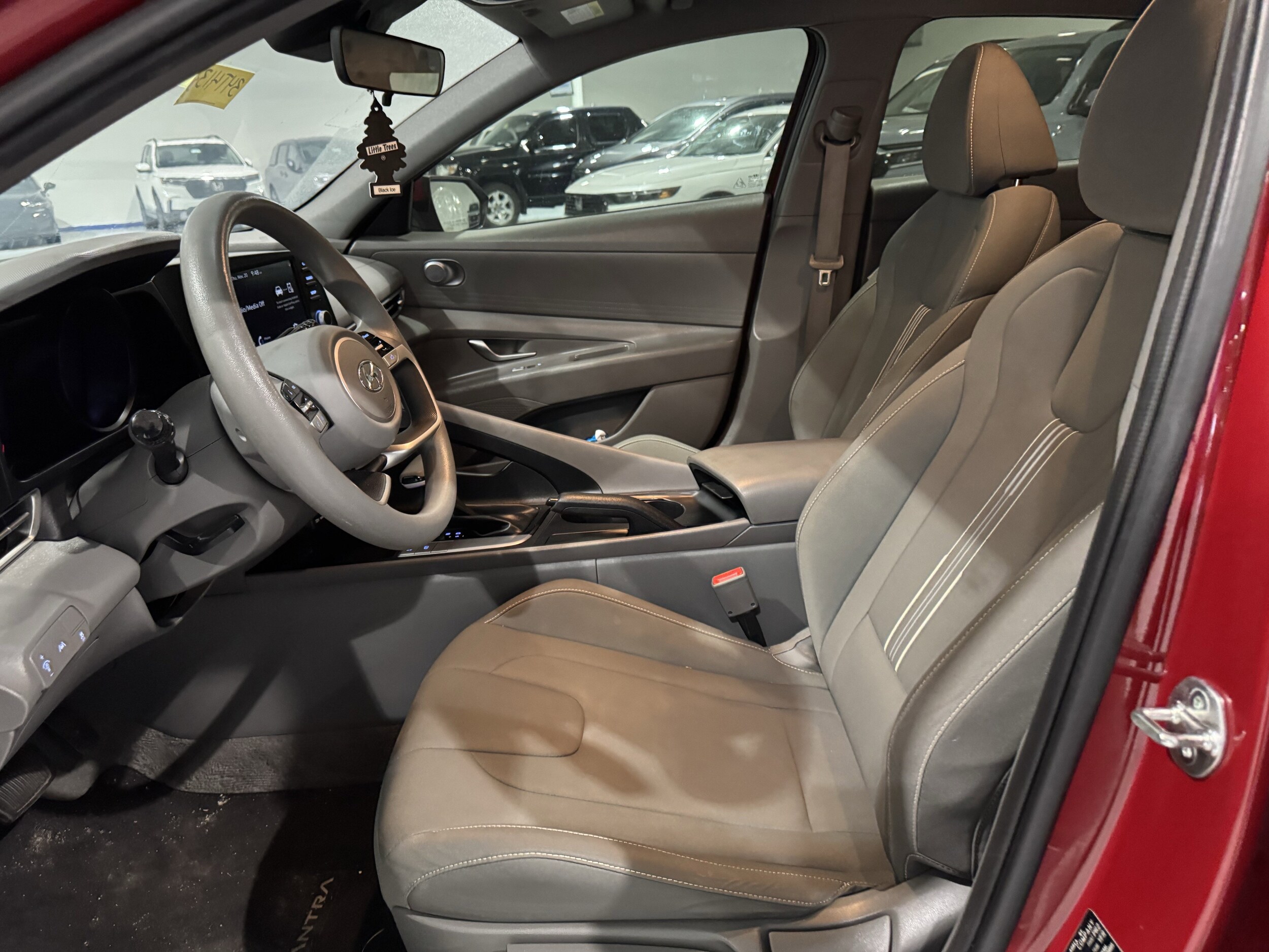 2023 Hyundai Elantra SEL photo 4