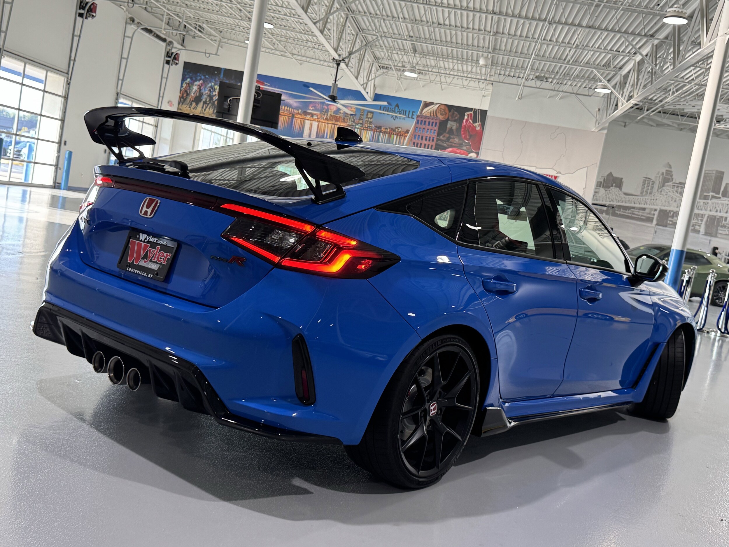2023 Honda Civic Type R Hatchback photo 3