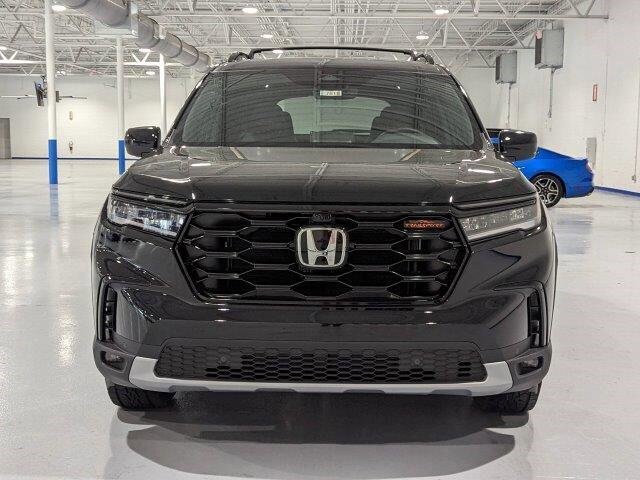 2025 Honda Pilot TrailSport photo 3