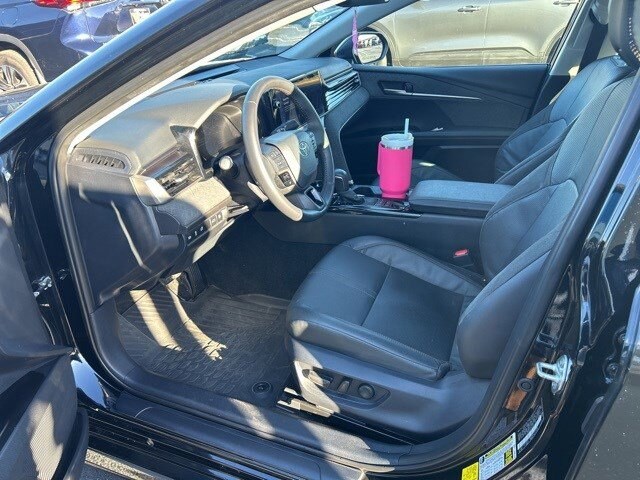 2025 Toyota Camry Hybrid SE photo 2