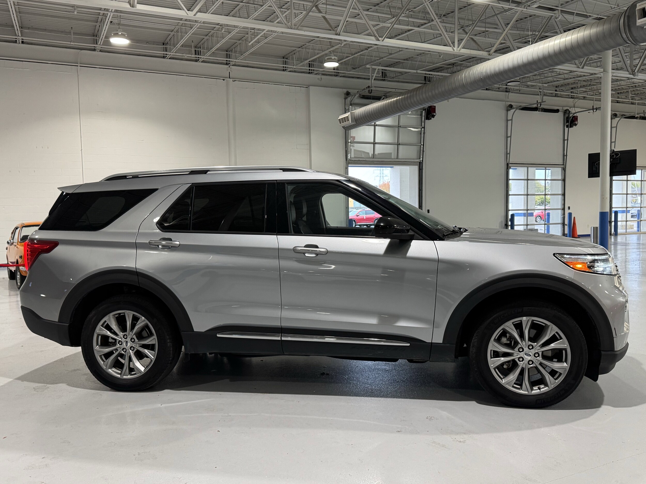2023 Ford Explorer Limited photo 2