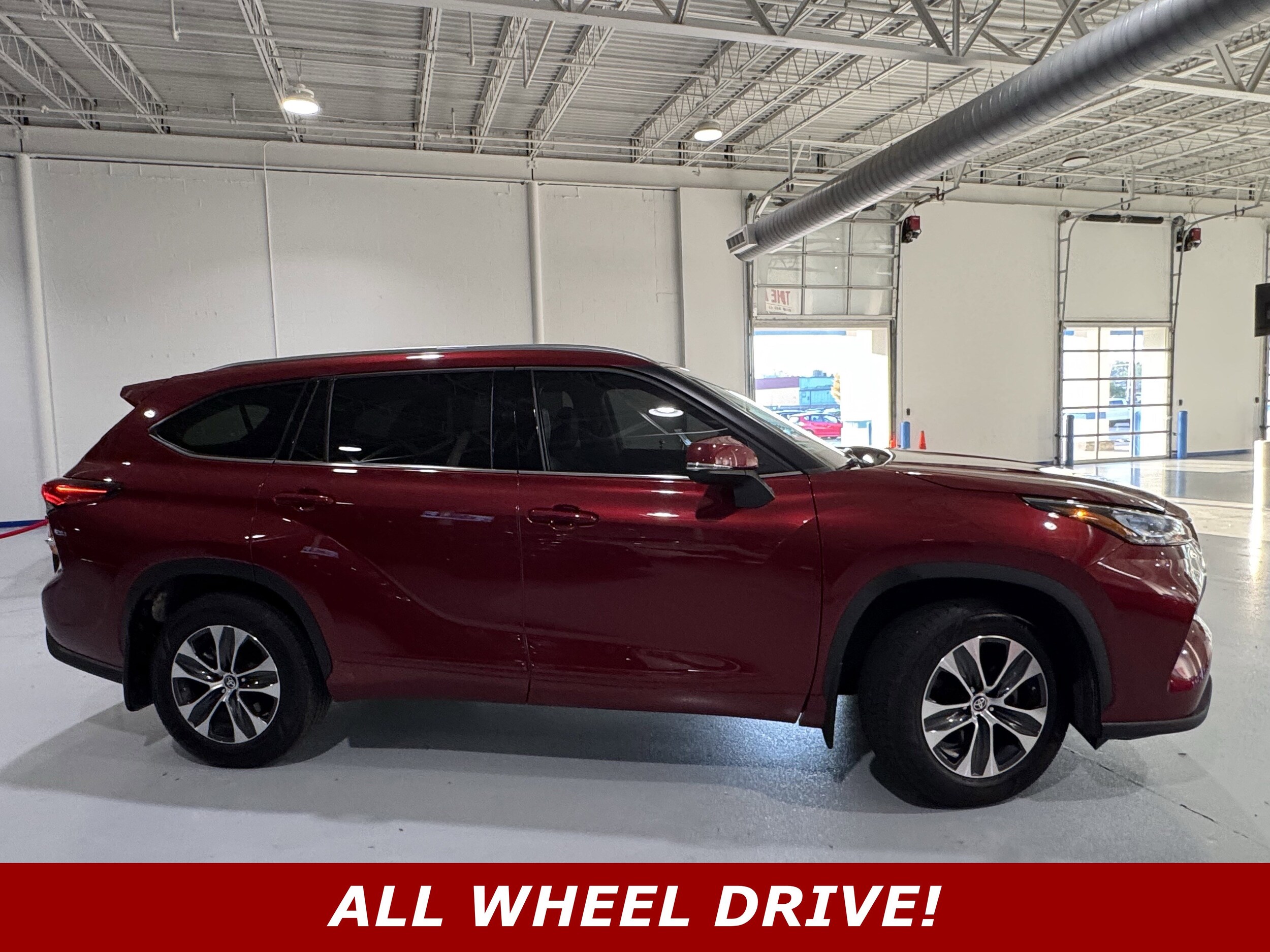 2020 Toyota Highlander XLE photo 2