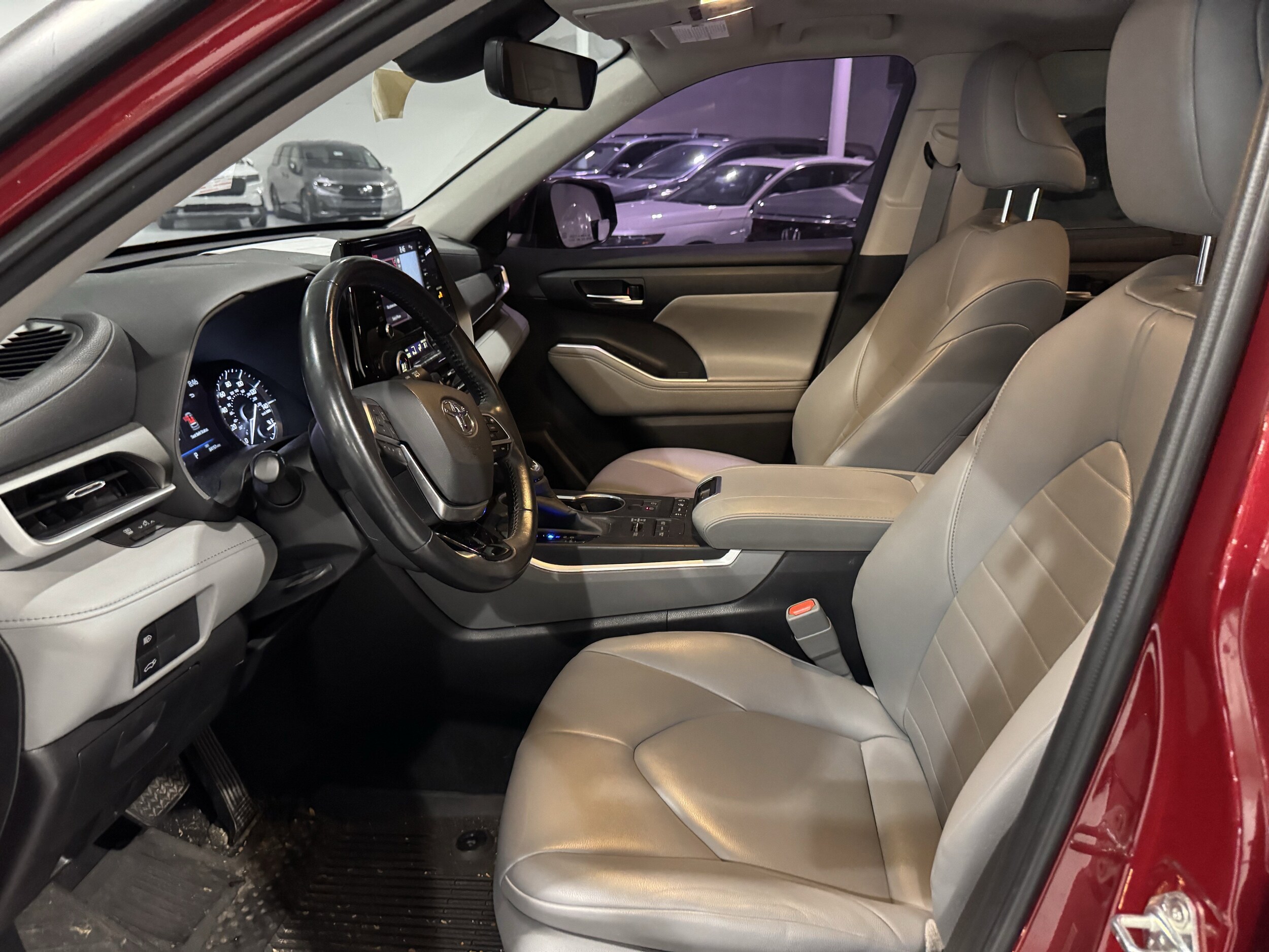 2020 Toyota Highlander XLE photo 2