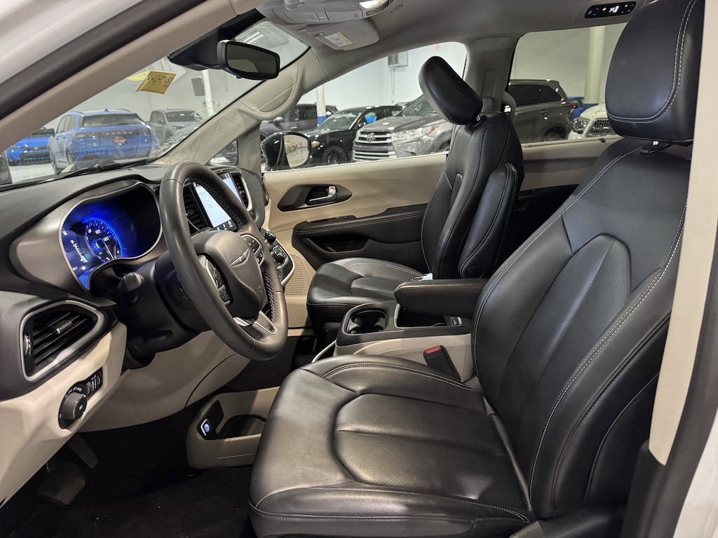 Used 2024 Chrysler Pacifica Touring L FWD Van Passenger Van