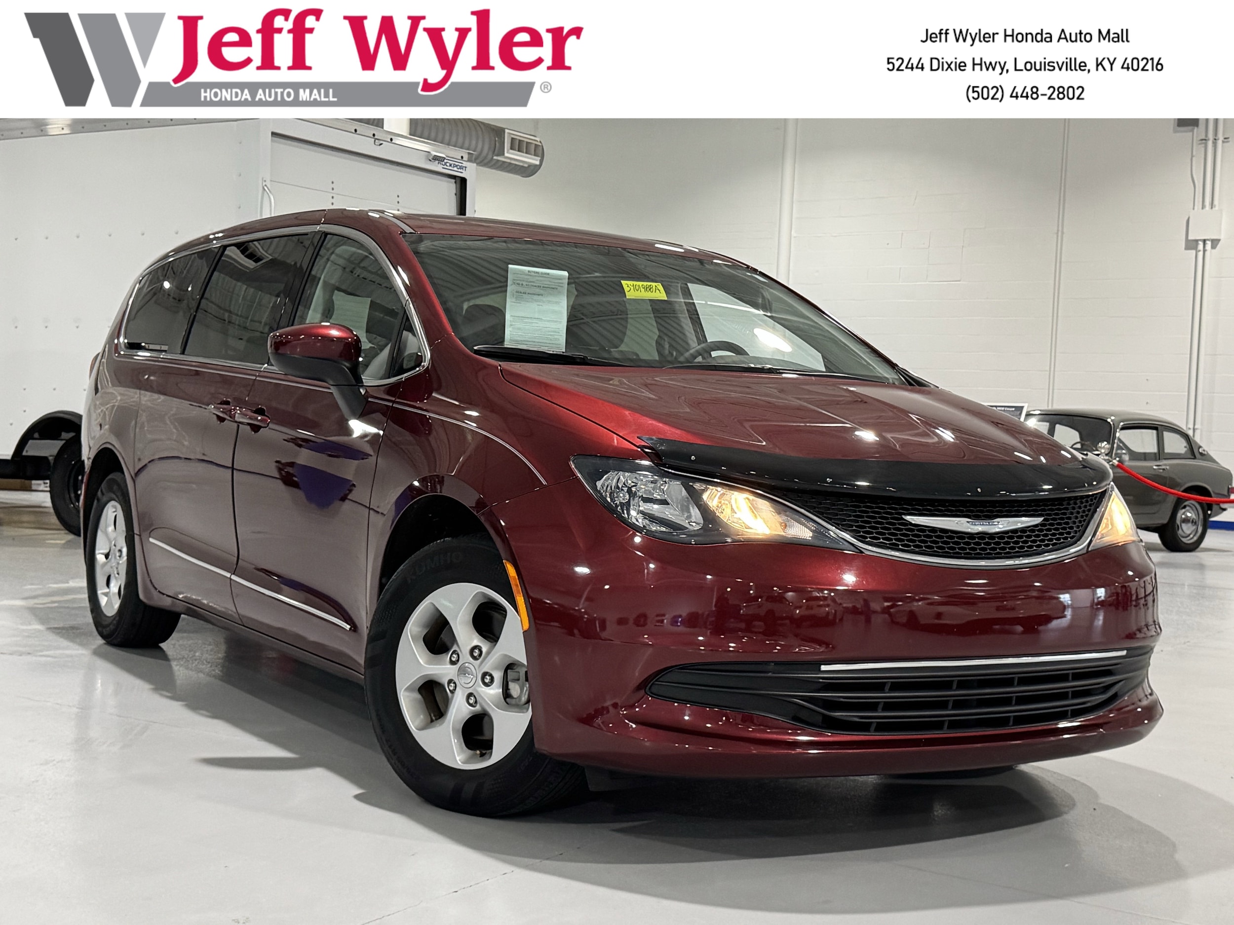 2017 Chrysler Pacifica LX's photo