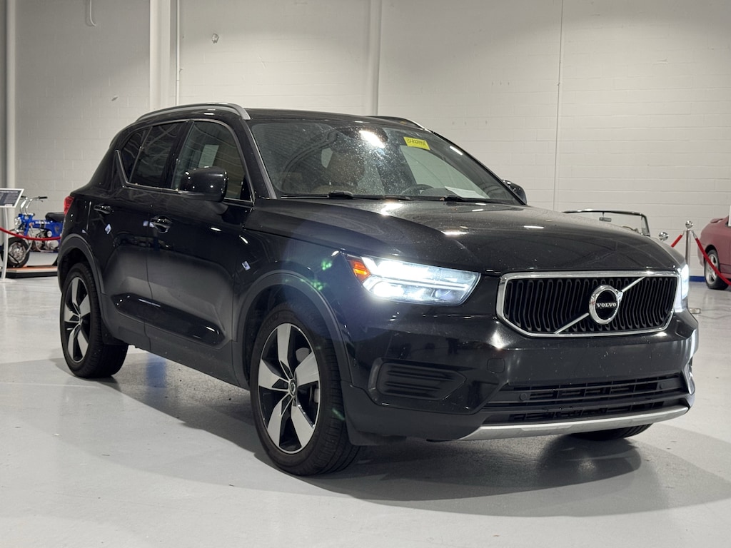 Used 2019 Volvo XC40 T5 AWD Momentum SUV