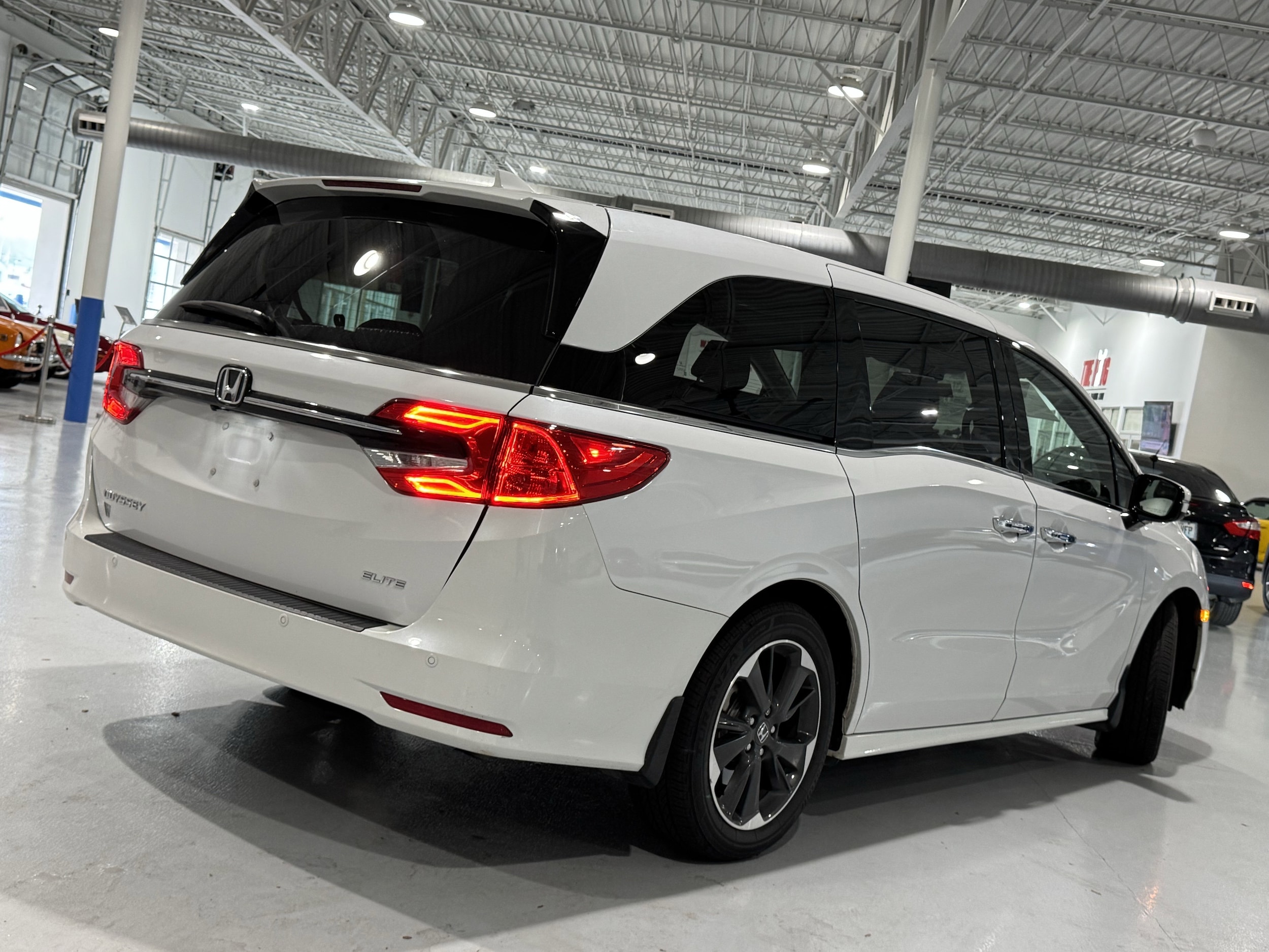 2024 Honda Odyssey Elite photo 3