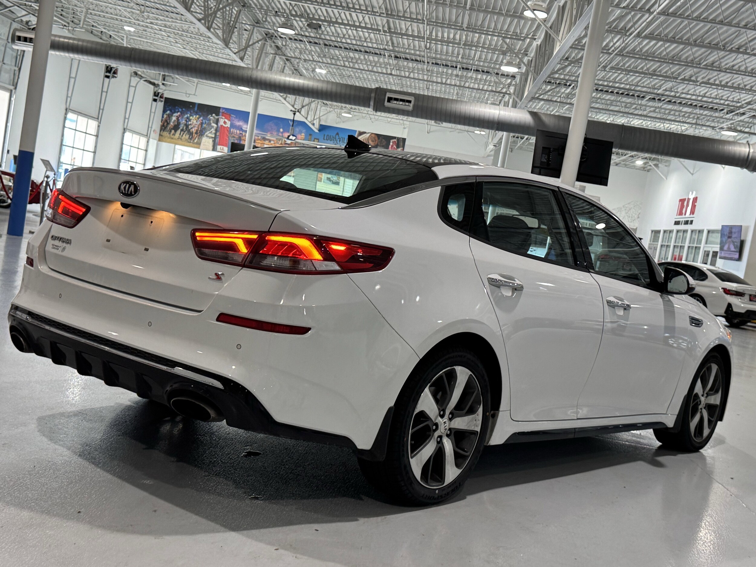 2019 Kia Optima S photo 3