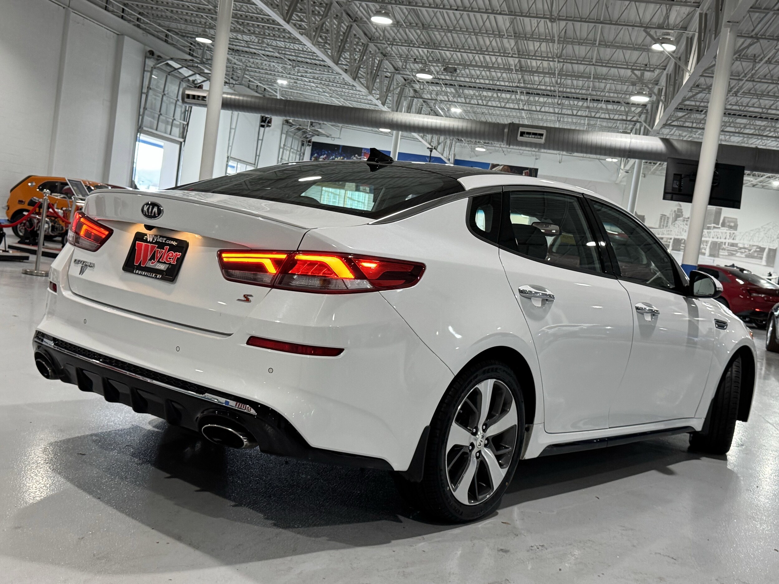 2019 Kia Optima S photo 3