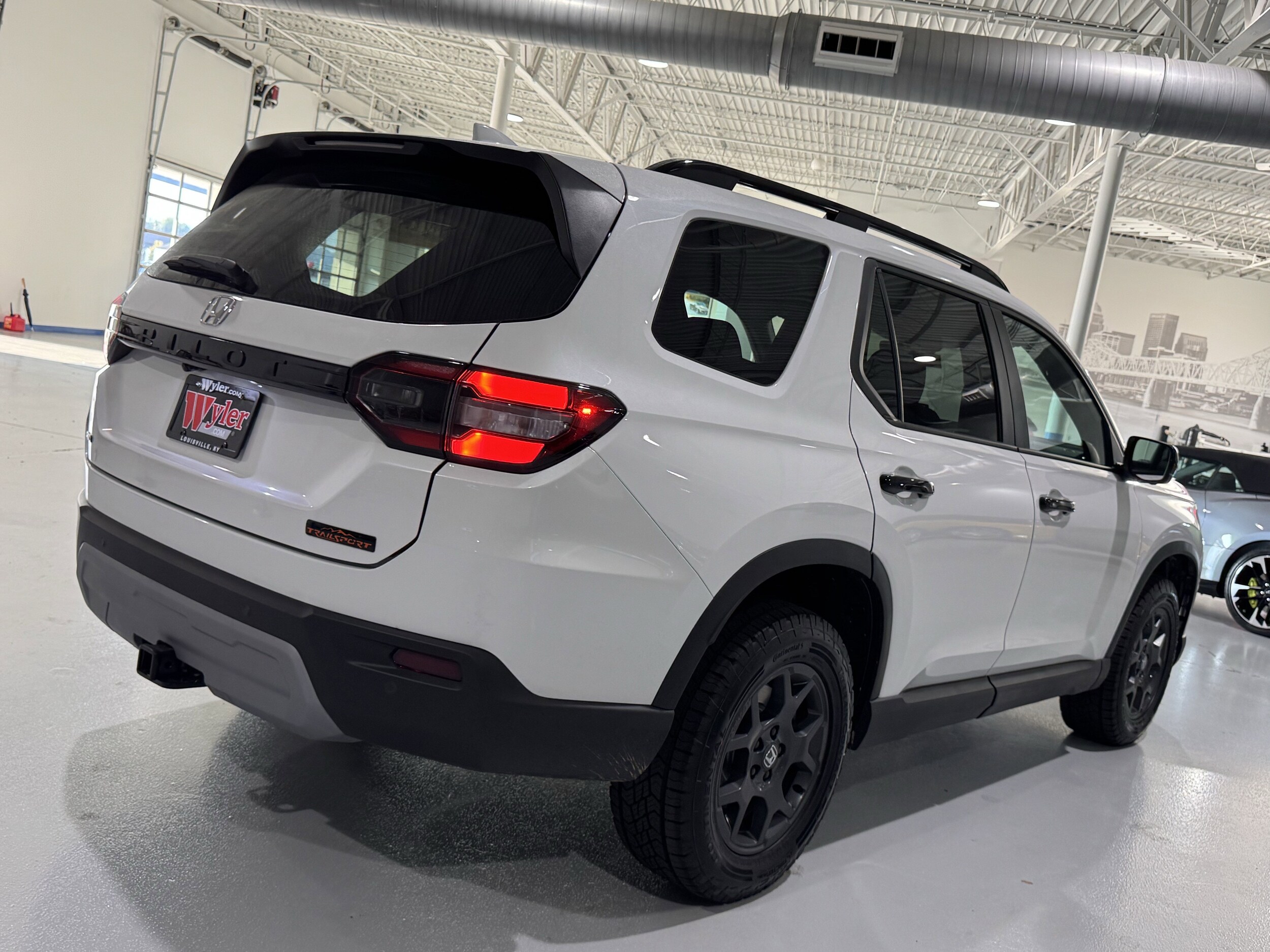 2025 Honda Pilot TrailSport photo 3
