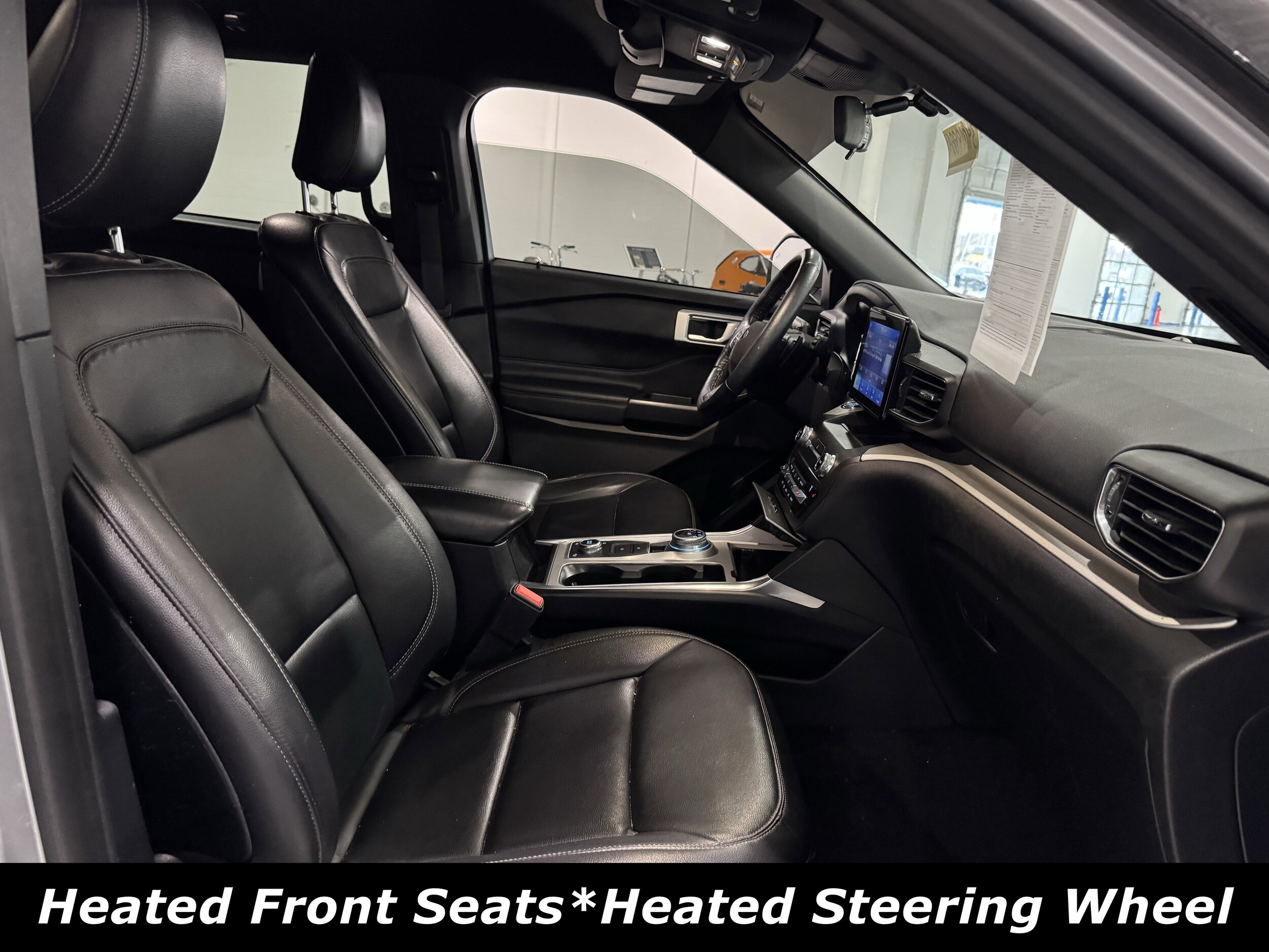 2020 Ford Explorer XLT photo 3