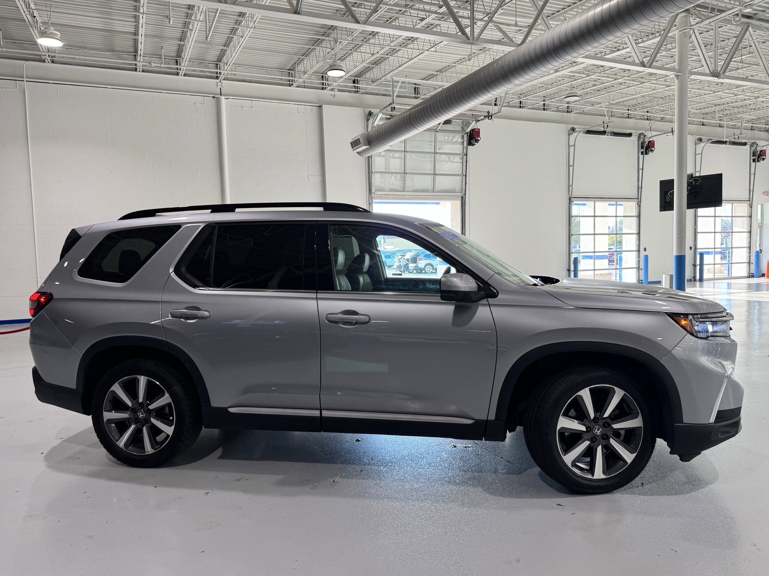 2024 Honda Pilot Touring photo 2