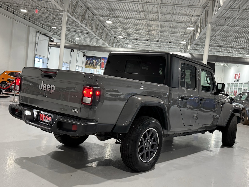 Used 2023 Jeep Gladiator Overland 4x4 *Ltd Avail* Truck Crew Cab