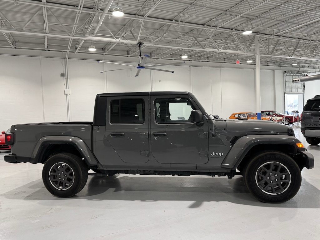 Used 2023 Jeep Gladiator Overland 4x4 *Ltd Avail* Truck Crew Cab