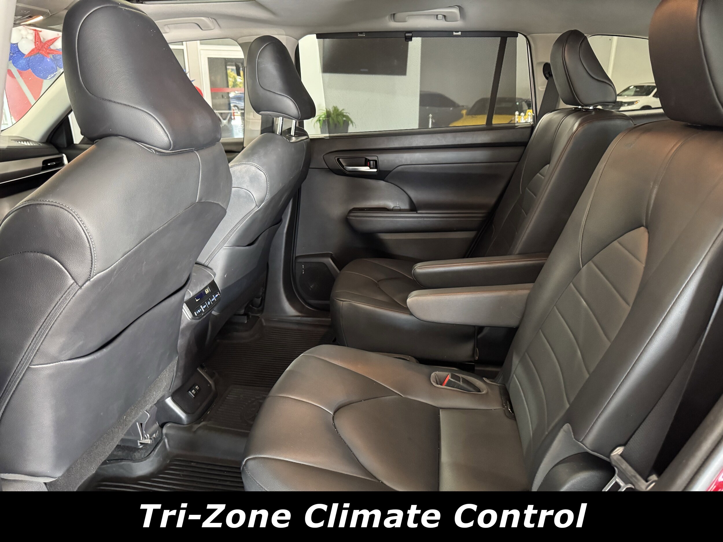 2020 Toyota Highlander XLE photo 4