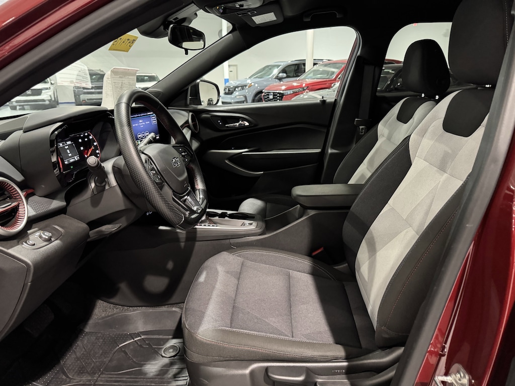 Used 2024 Chevrolet Trax FWD 4dr 1RS SUV