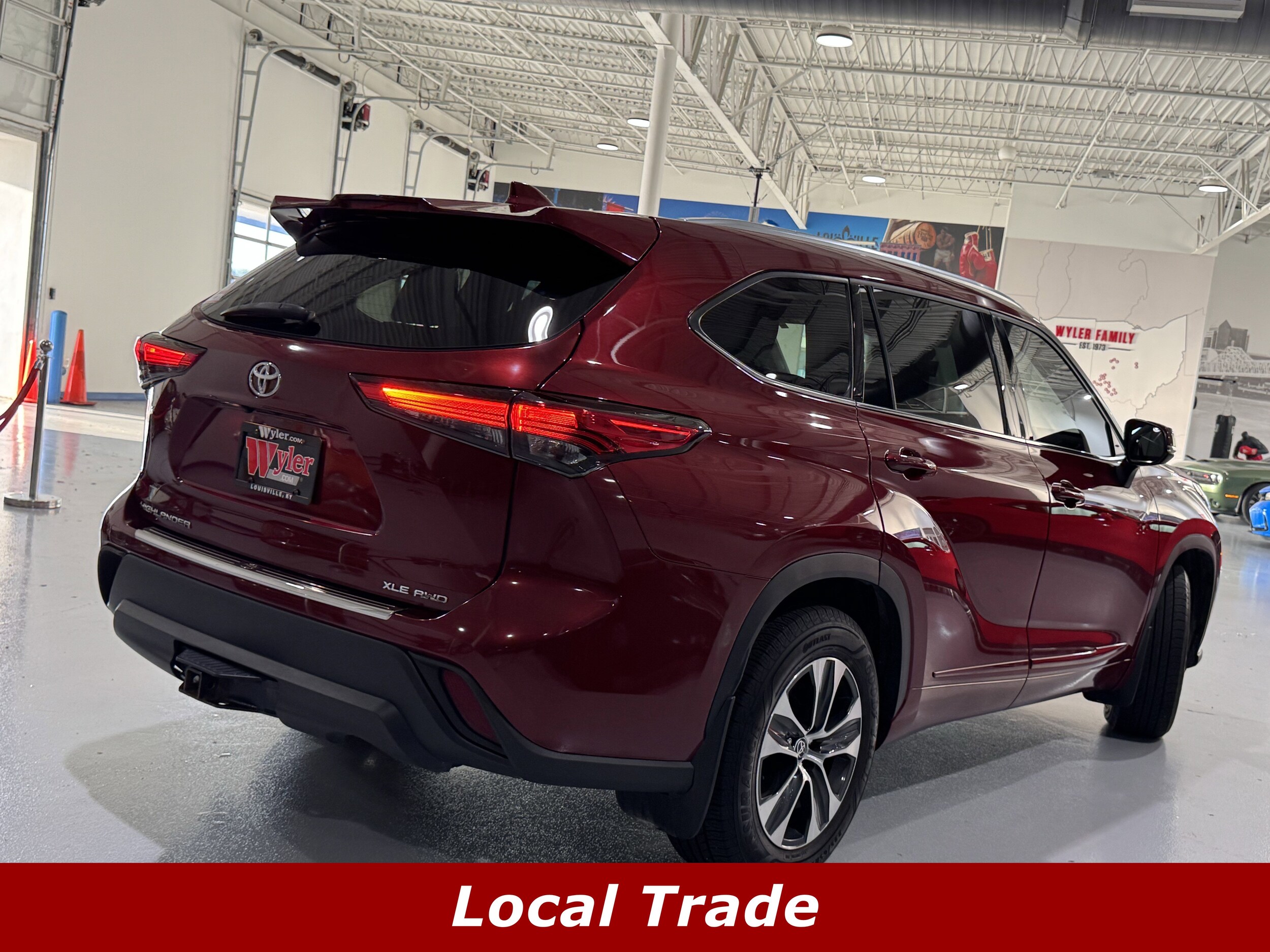2020 Toyota Highlander XLE photo 3
